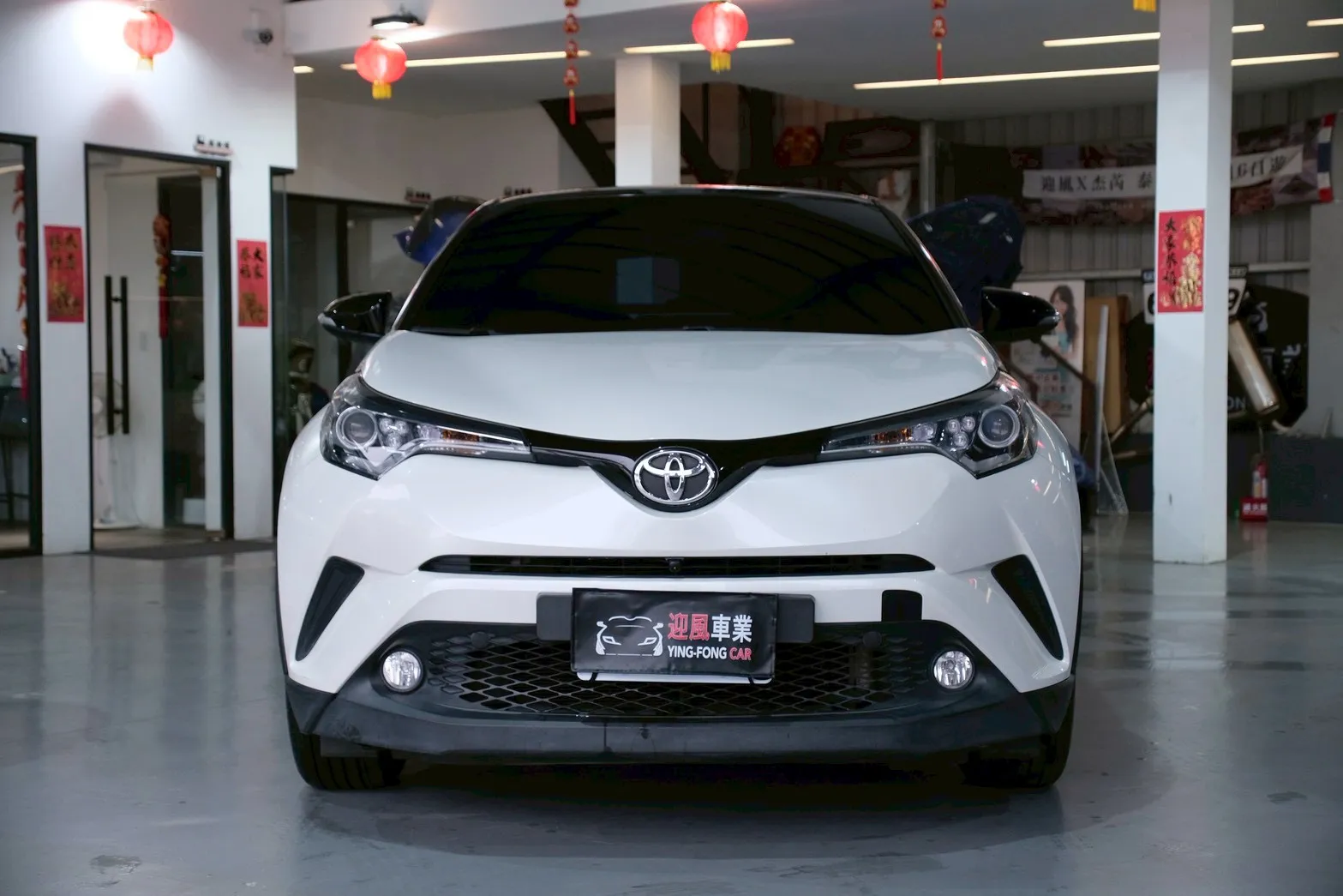 ⚪ 2017 Toyota C-HR 1.2 經典版 黑頂白