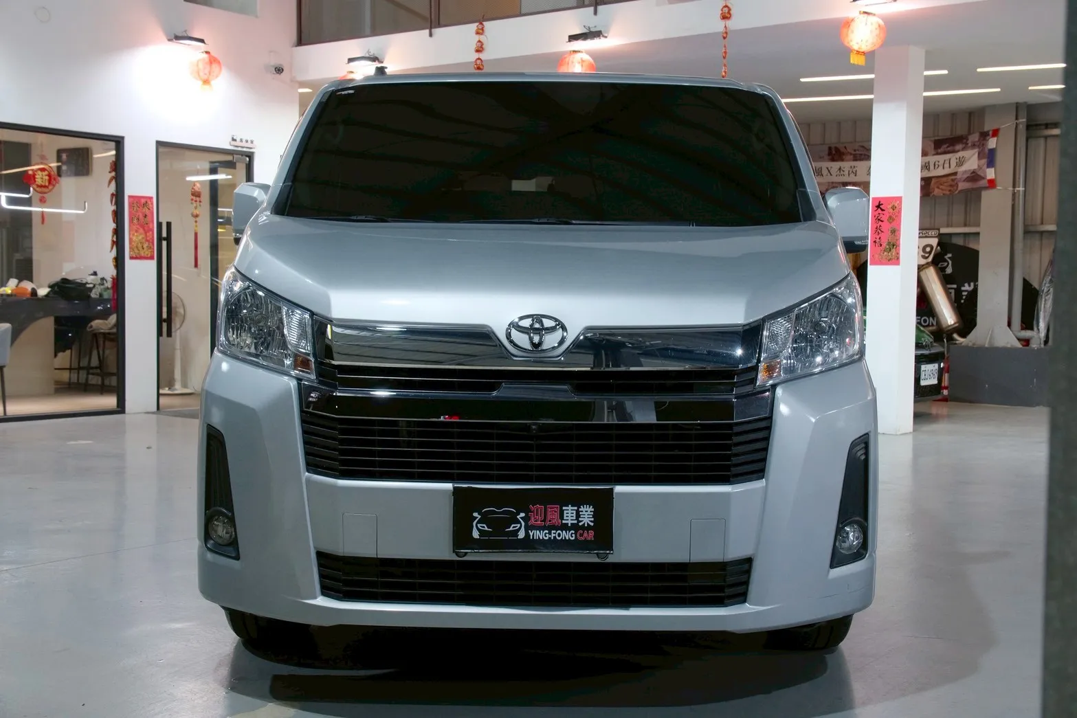 ⚪ 2024 Toyota Hiace 2.8 豪華版 銀色
