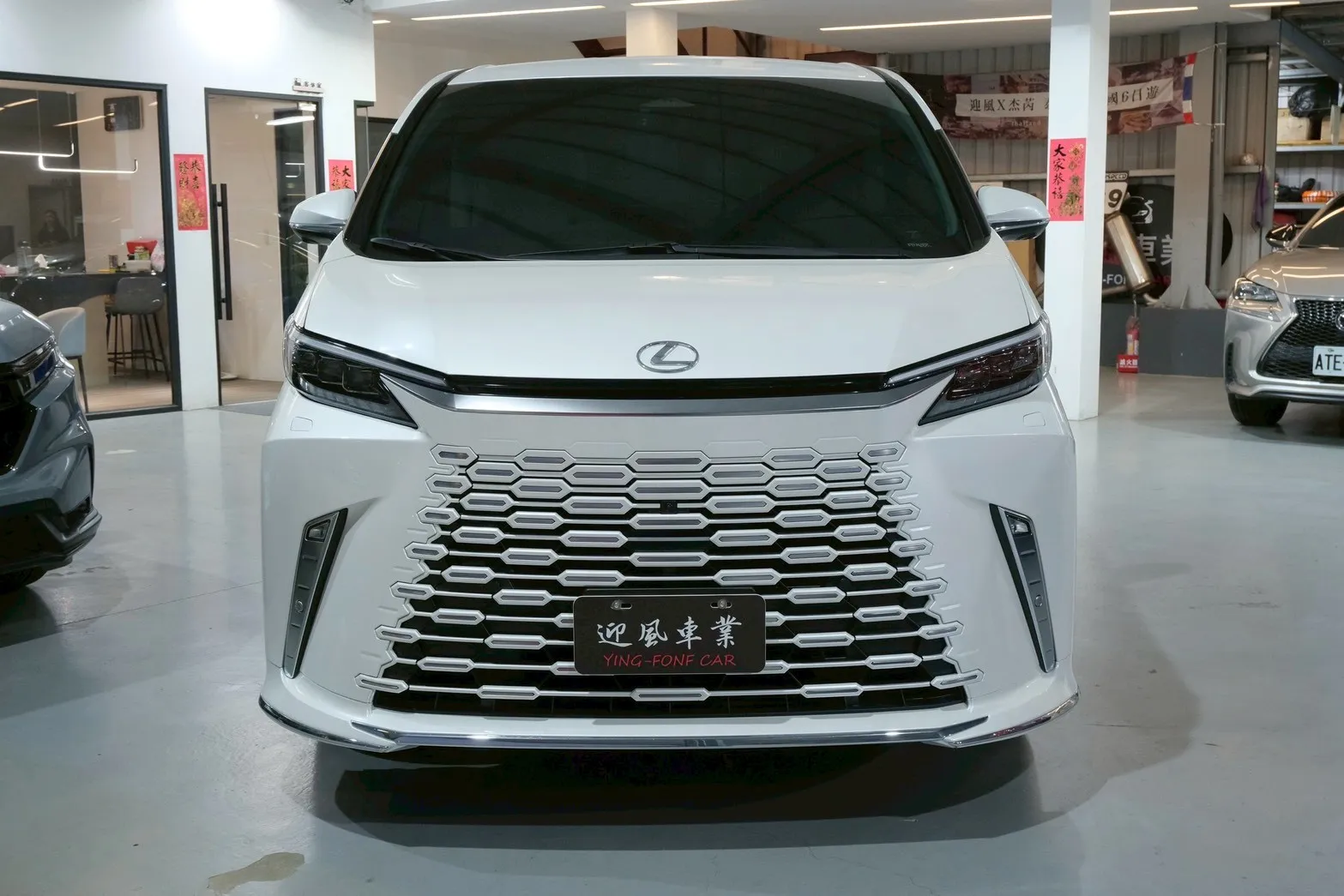 ⚪ 2025 Lexus LM 500h 四人座 白色