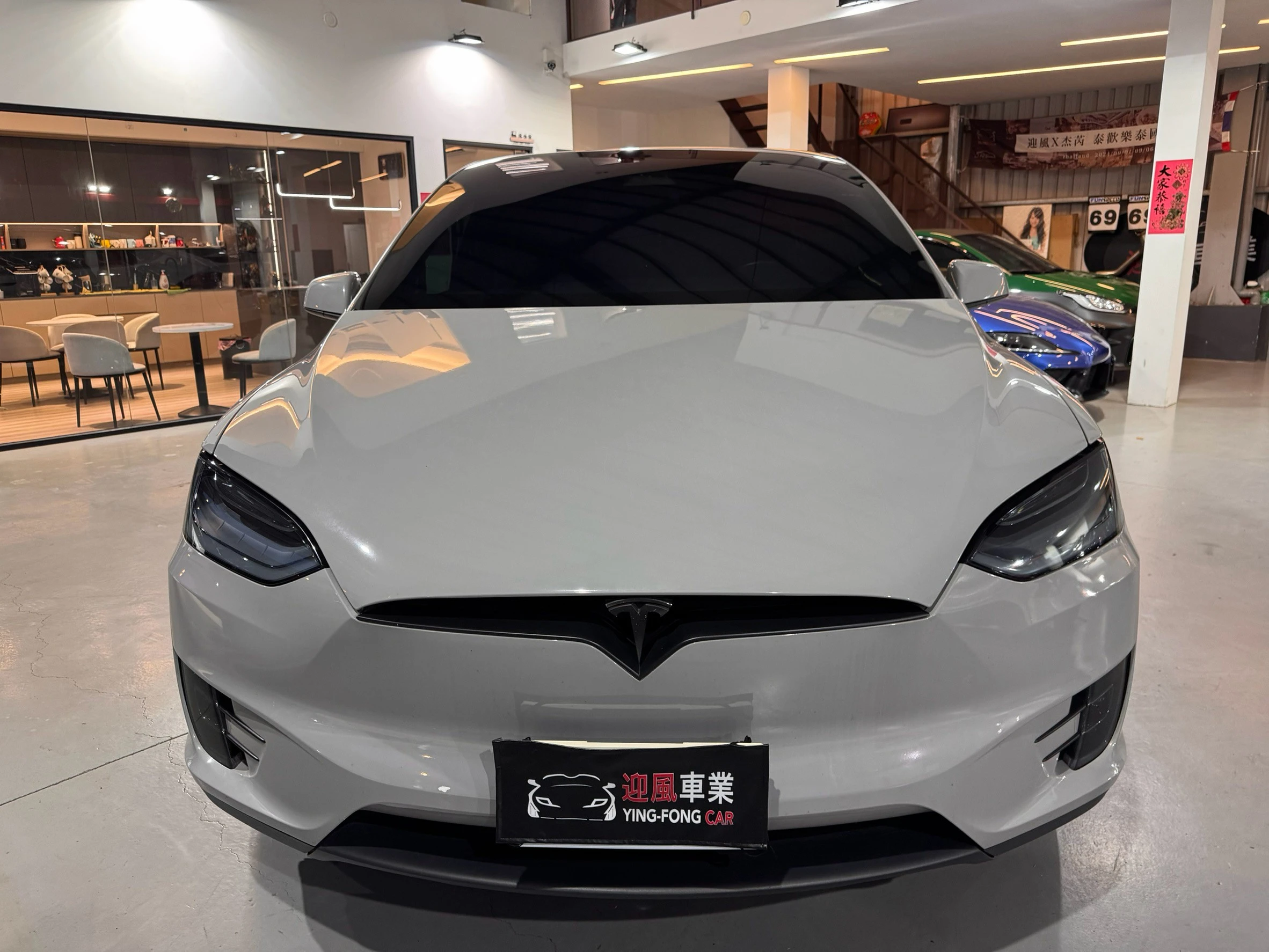 ⚪ 2020 Tesla Model X Performance 白色（水泥灰車衣）
