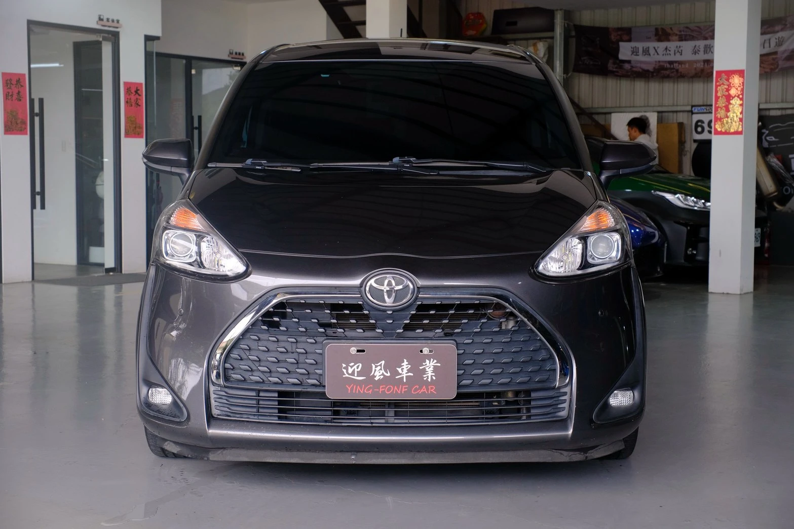 ⚪ 2020 Toyota Sienta 7人座 豪華+ 灰色