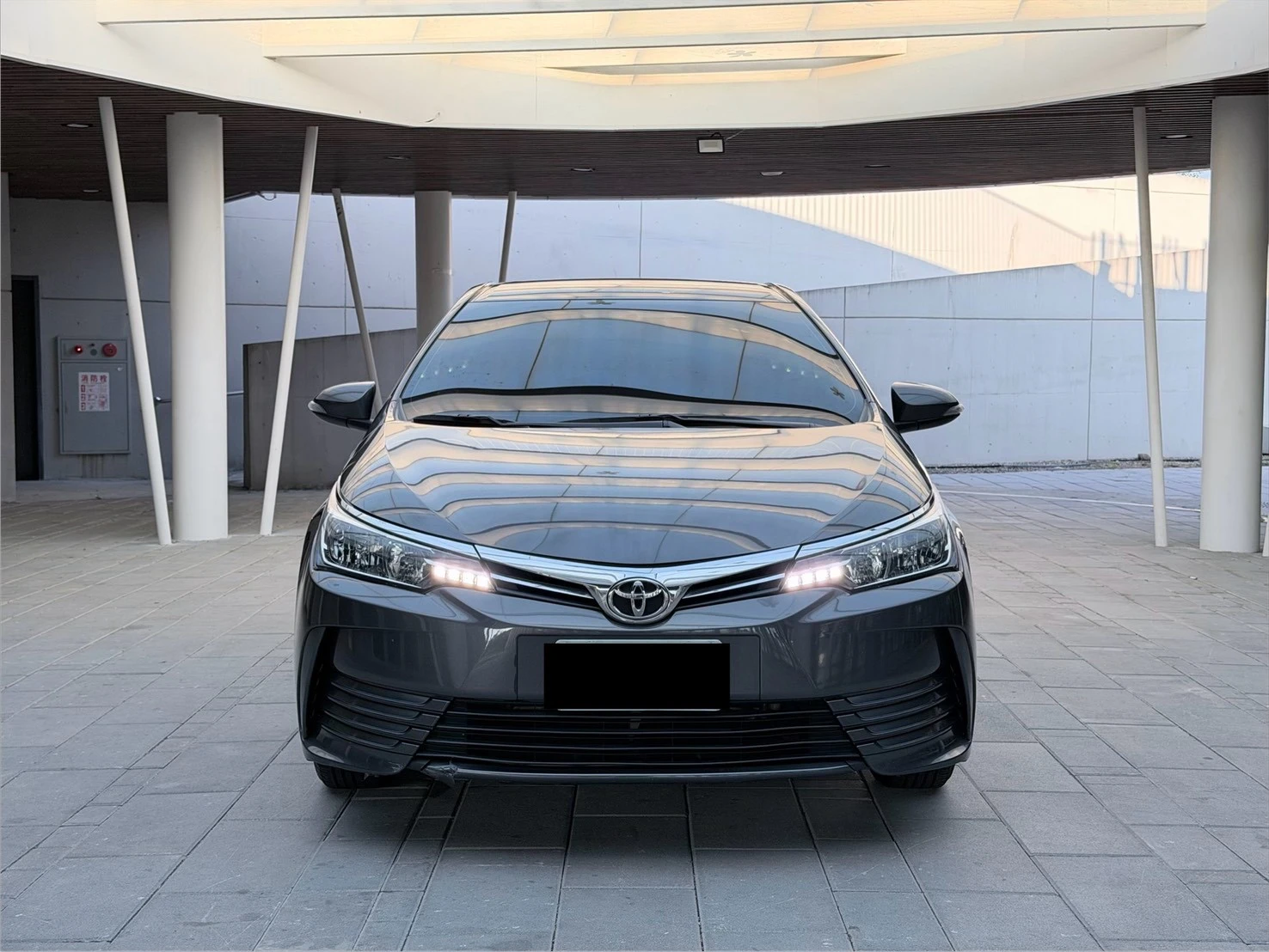 ⚪ 2017 Toyota Corolla Altis 1.8 雅緻版 灰色