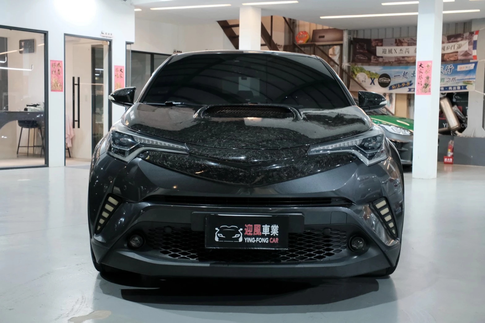 ⚪ 2018 Toyota C-HR 豪華 灰色