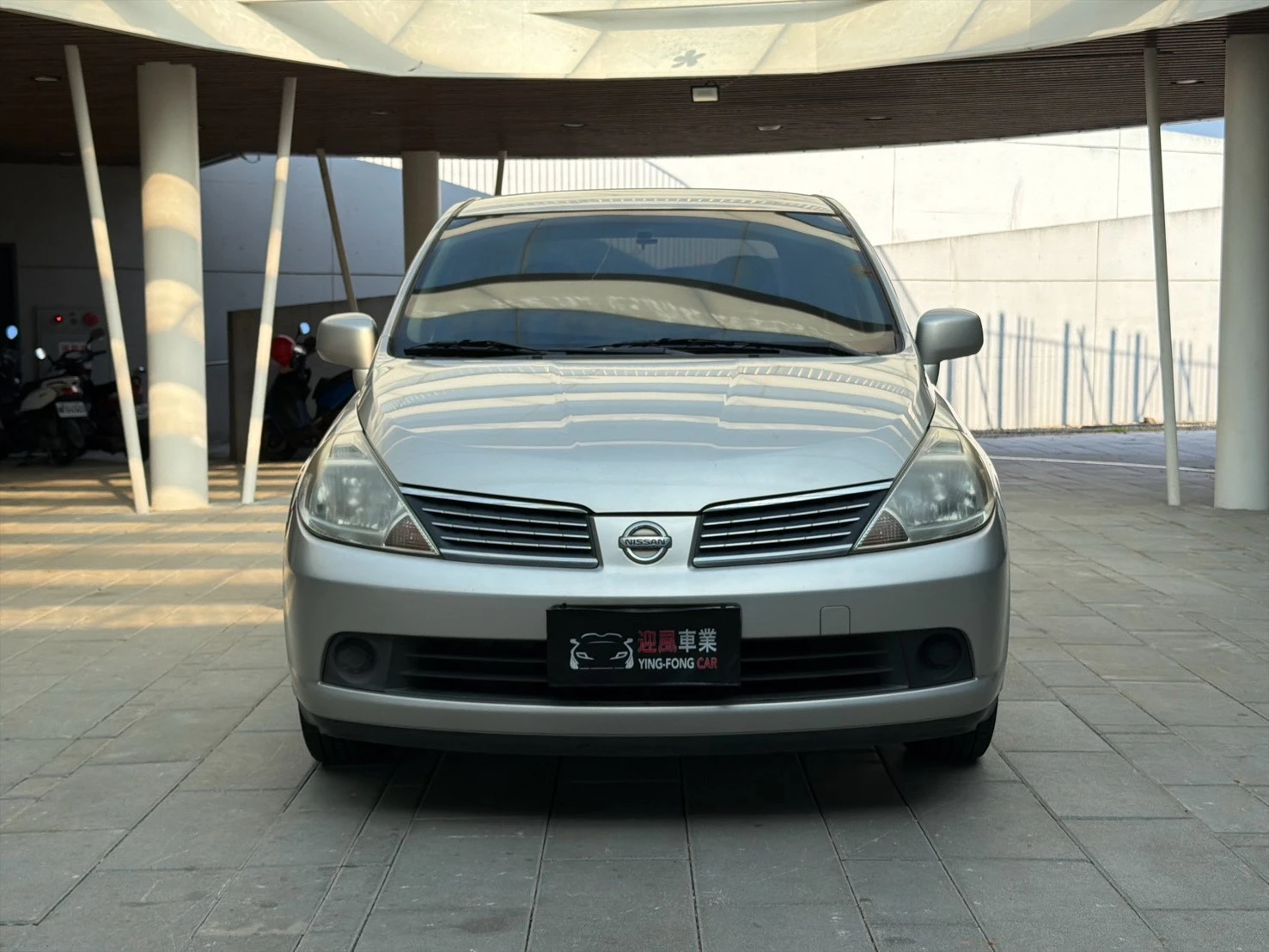 ⚪ 2017 Nissan Tiida 4D 豪華版 銀色