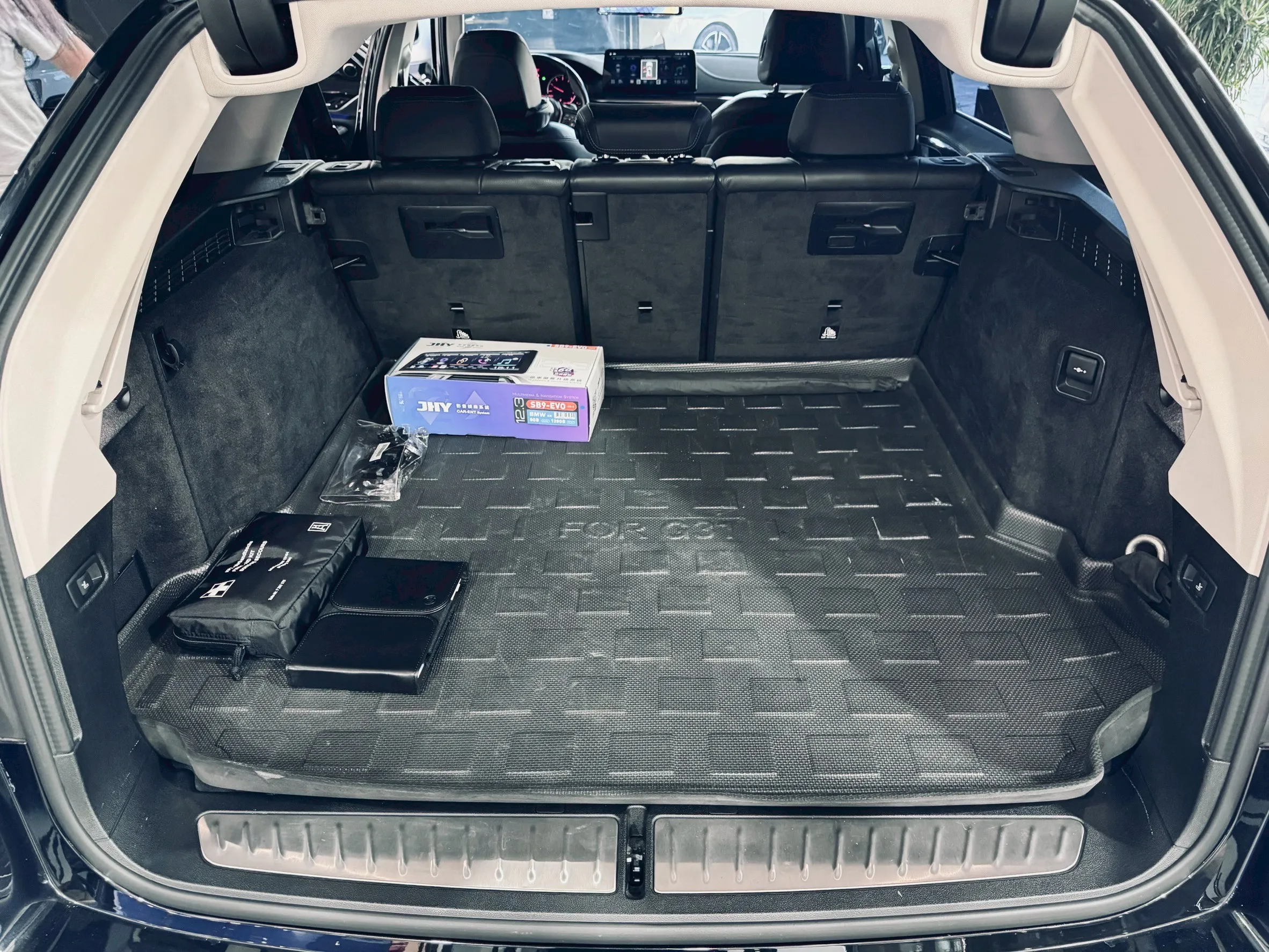 ⚪ 2018 BMW 520i Touring Luxury 黑色