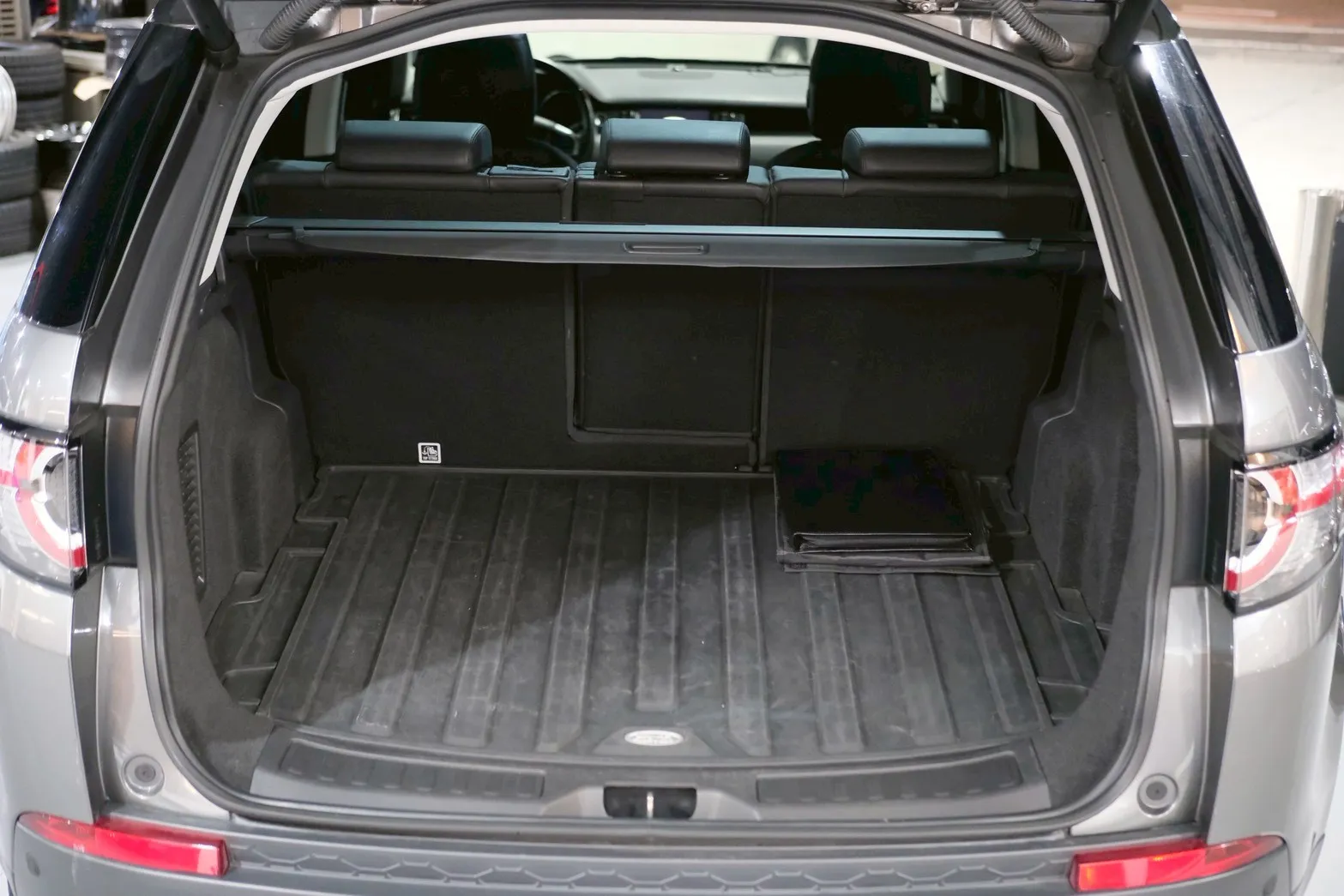 ⚪ 2017 Land Rover Discovery Sport 2.0 TD4 HSE 灰色