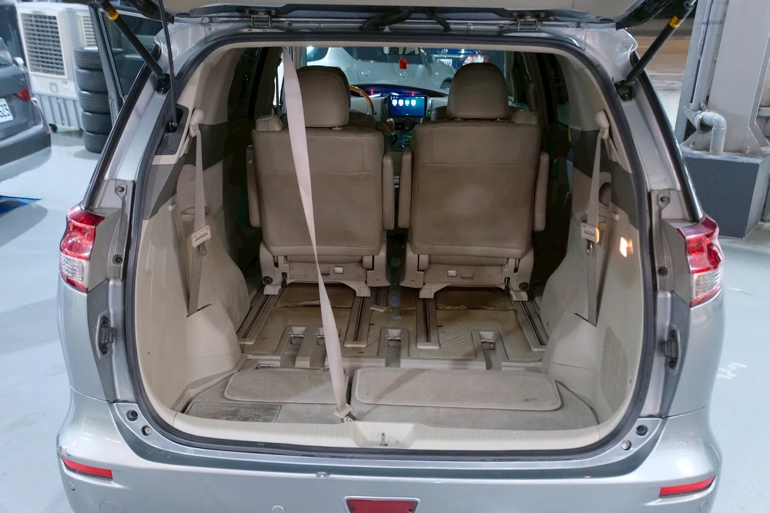 ⚪ 2010 Toyota Previa 3.5 旗艦版 灰色