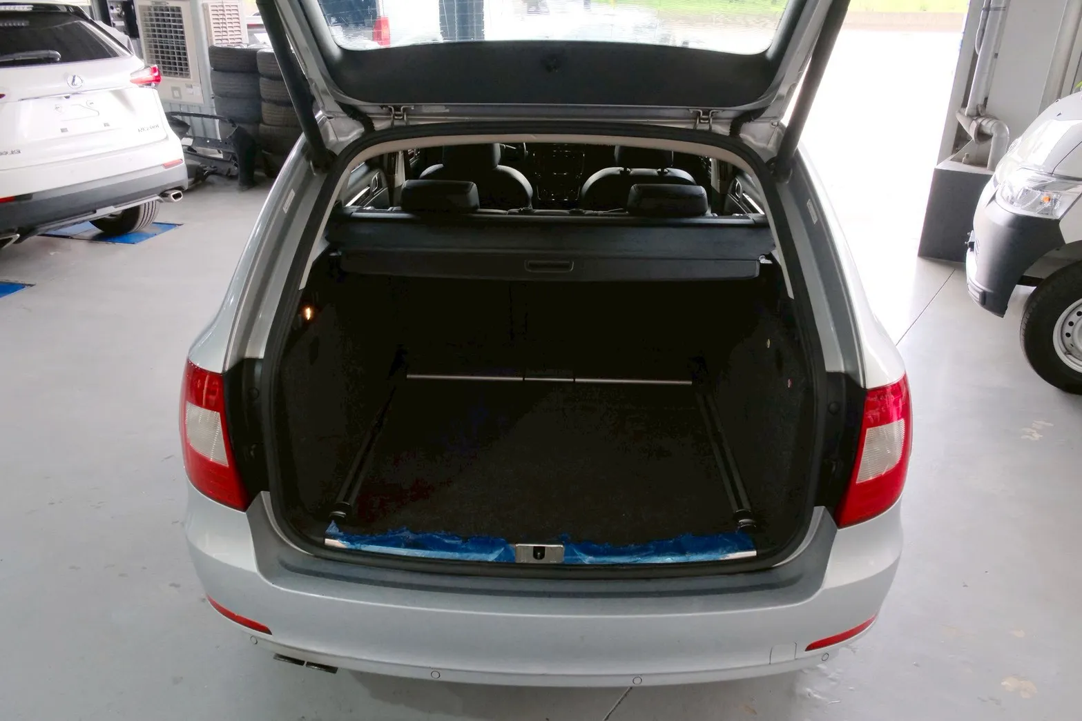 ⚪ 2010 Skoda Superb 2.0 TDI 銀色