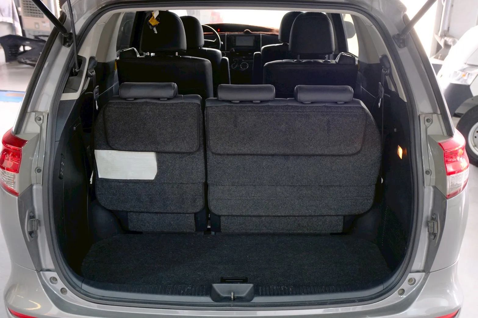 ⚪ 2015 Toyota Previa 2.4 豪華版 灰色