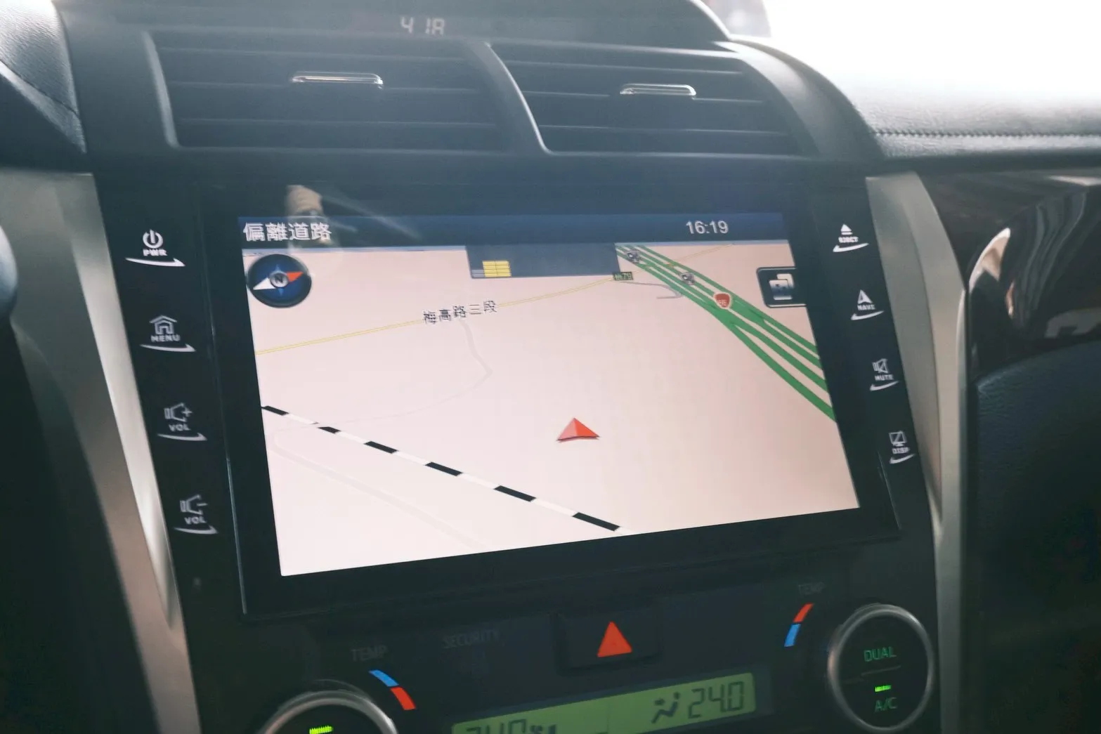 ⚪ 2013 Toyota Camry 2.0 E 白色