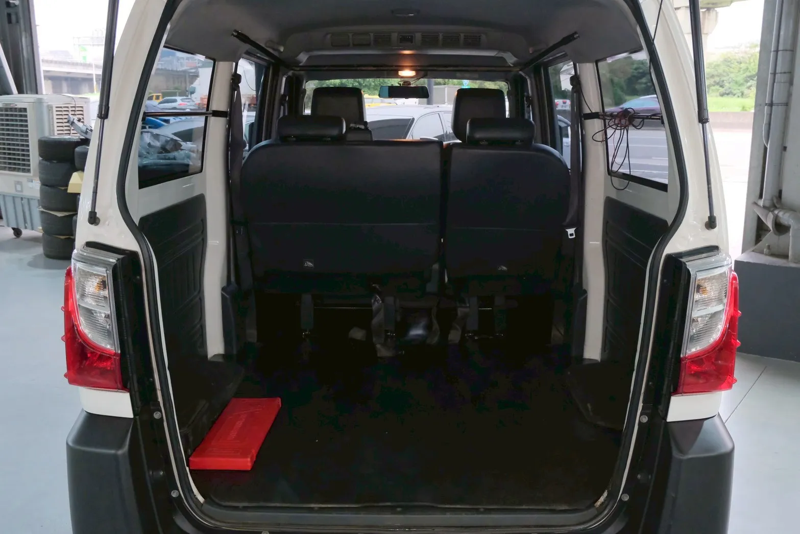 ⚪ 2023 CMC Veryca A180 自排 五人座 白色