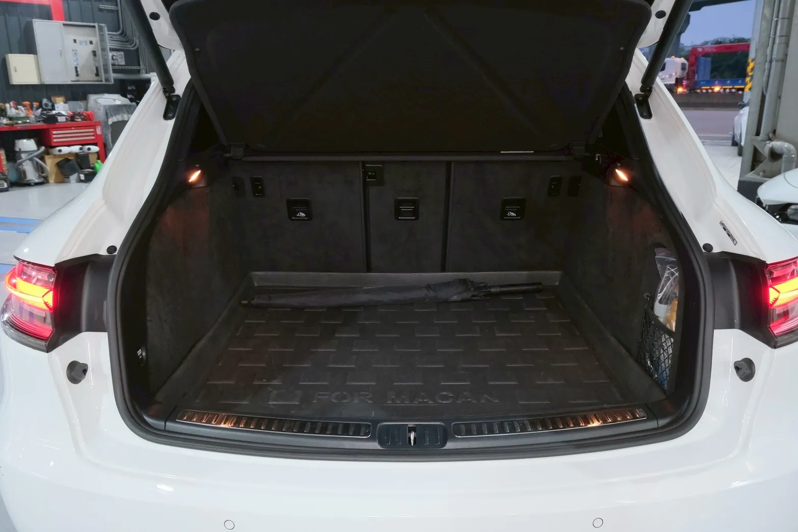 ⚪ 2020 Porsche Macan 2.0T 白色