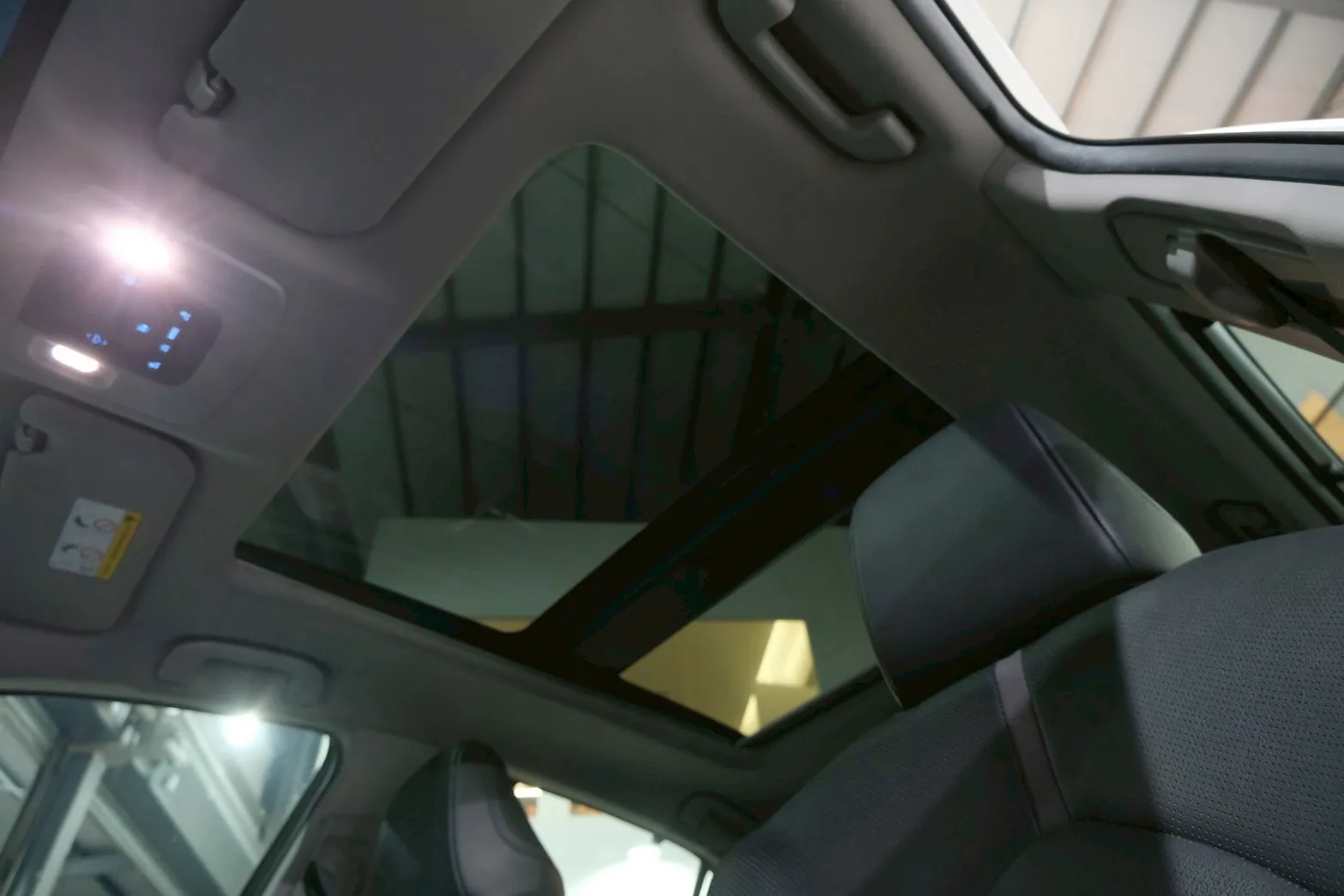 ⚪ 2022 Toyota Camry HV 2.5 旗艦 白色