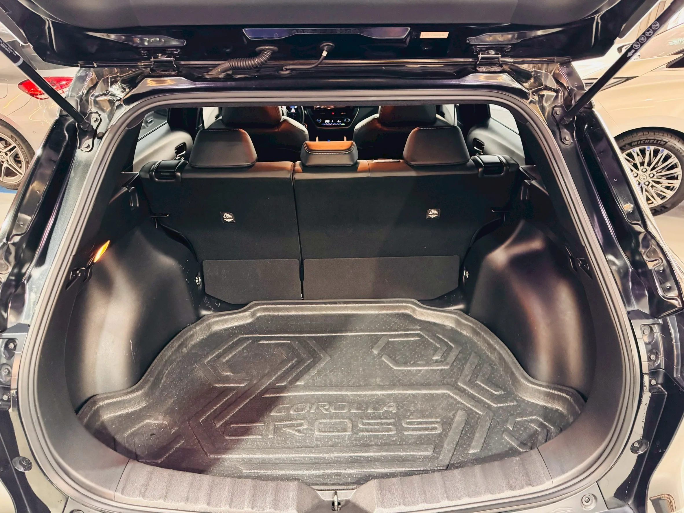 ⚪ 2021 Toyota Corolla Cross 豪華汽油版 黑色