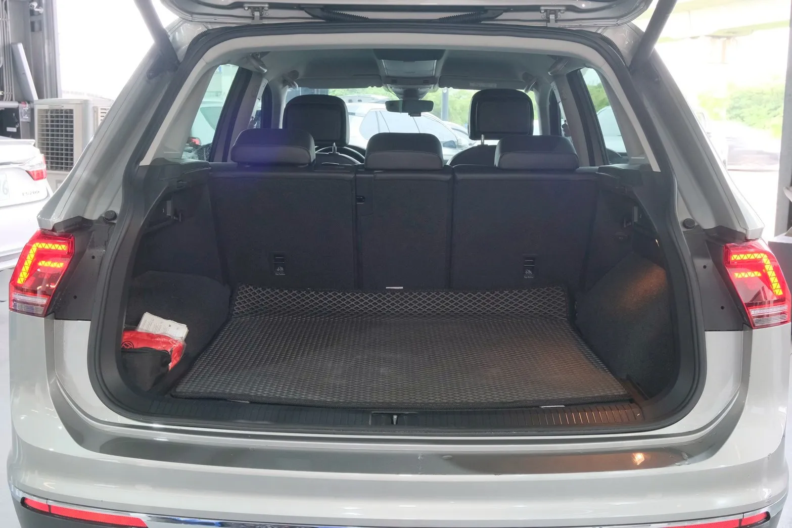 ⚪ 2019 Volkswagen Tiguan 330 TSI Highline 銀色
