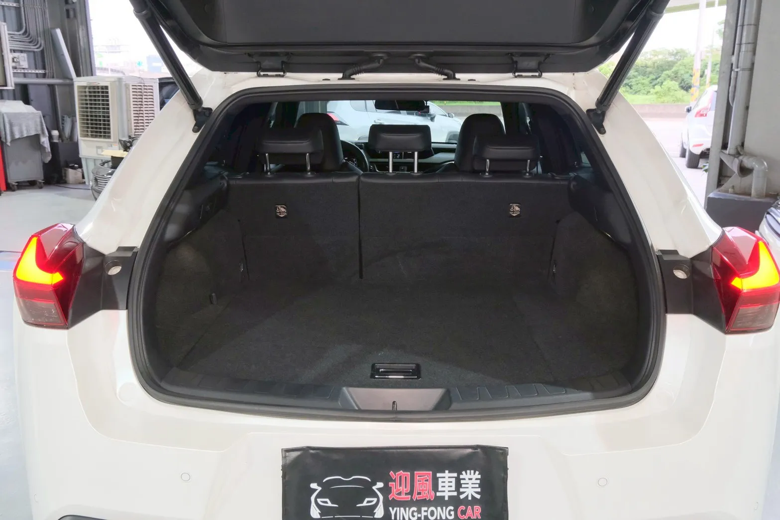 ⚪ 2020 Lexus UX 250h 豪華版 白色