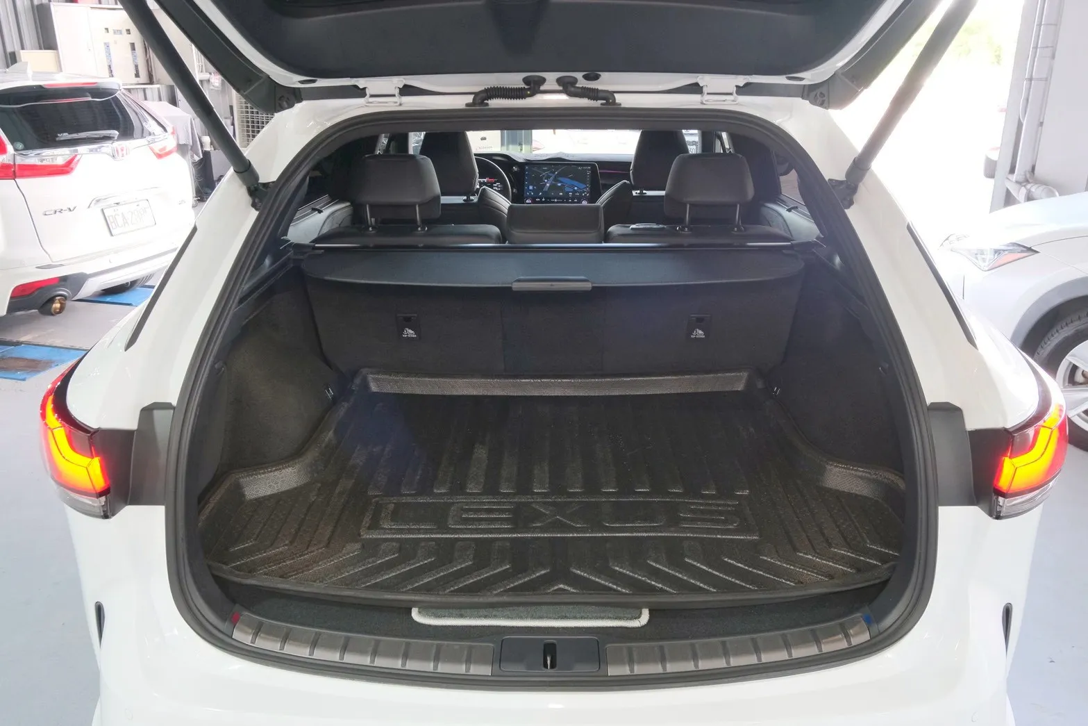 ⚪ 2025 Lexus RX 350 F Sport版 白色
