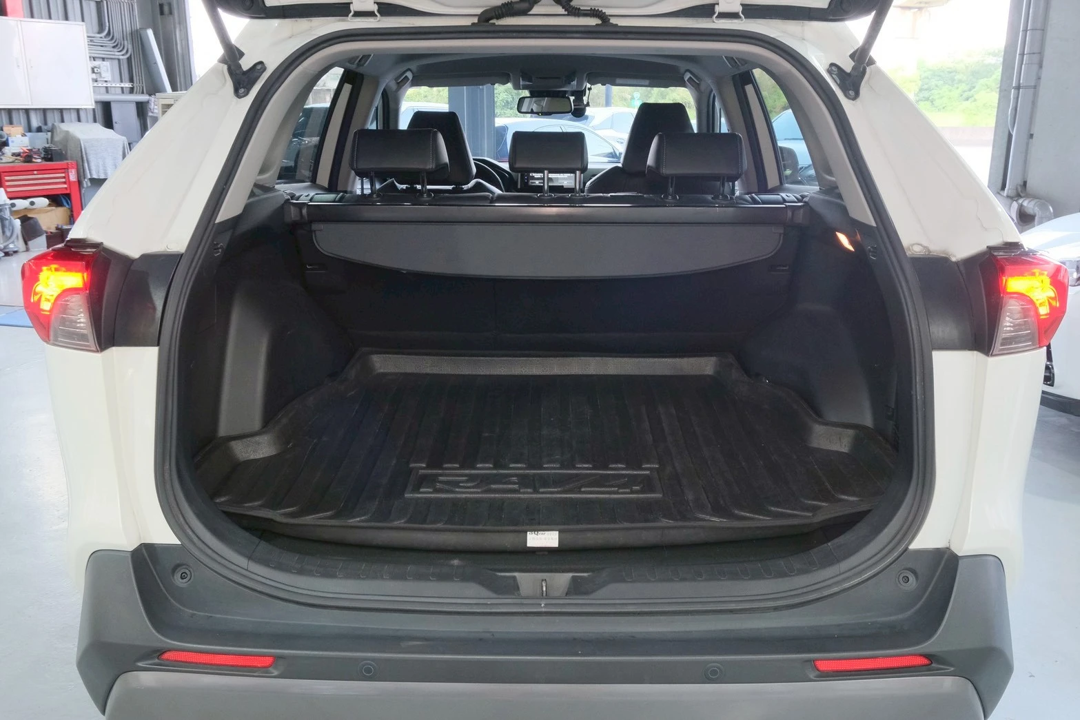 ⚪ 2019 Toyota RAV4 2.0 豪華版 白色