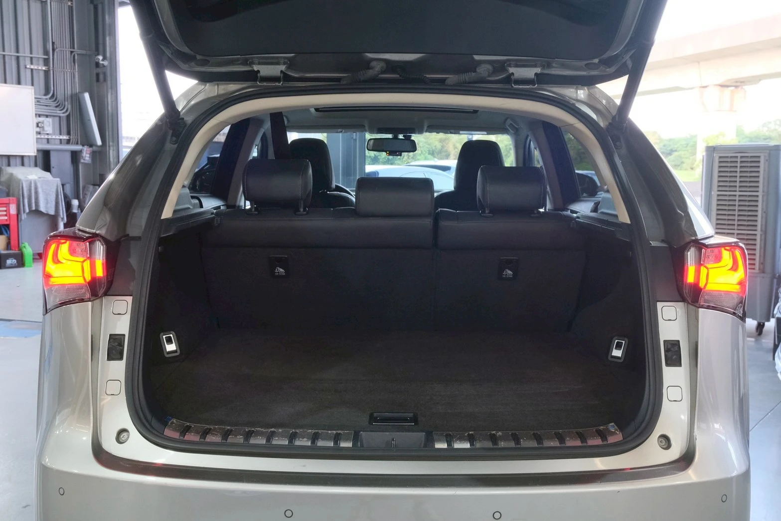 ⚪ 2014 Lexus NX300h 頂級版 鈦色