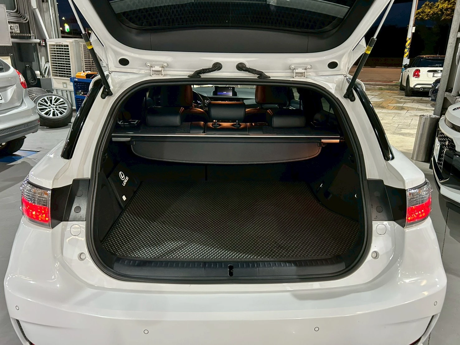 ⚪ 2016 Lexus CT 200h F Sport 菁英版 白色