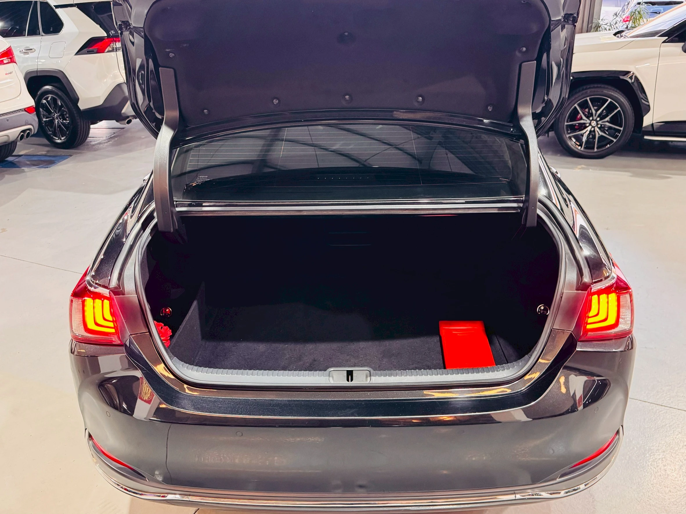 ⚪ 2019 Lexus ES300h 豪華版 黑色