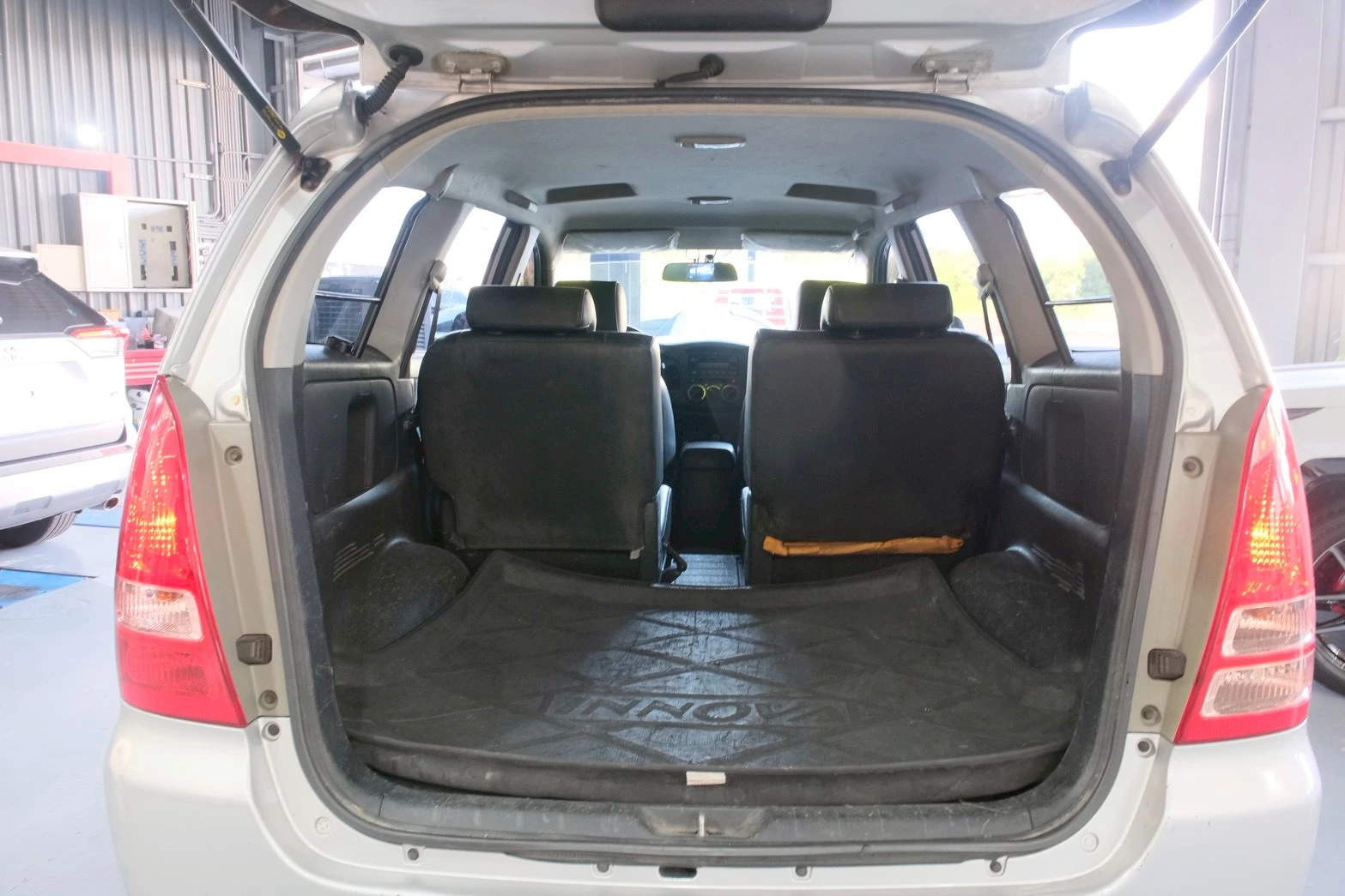 ⚪ 2015 Toyota Innova 2.0 J版 自排 銀色