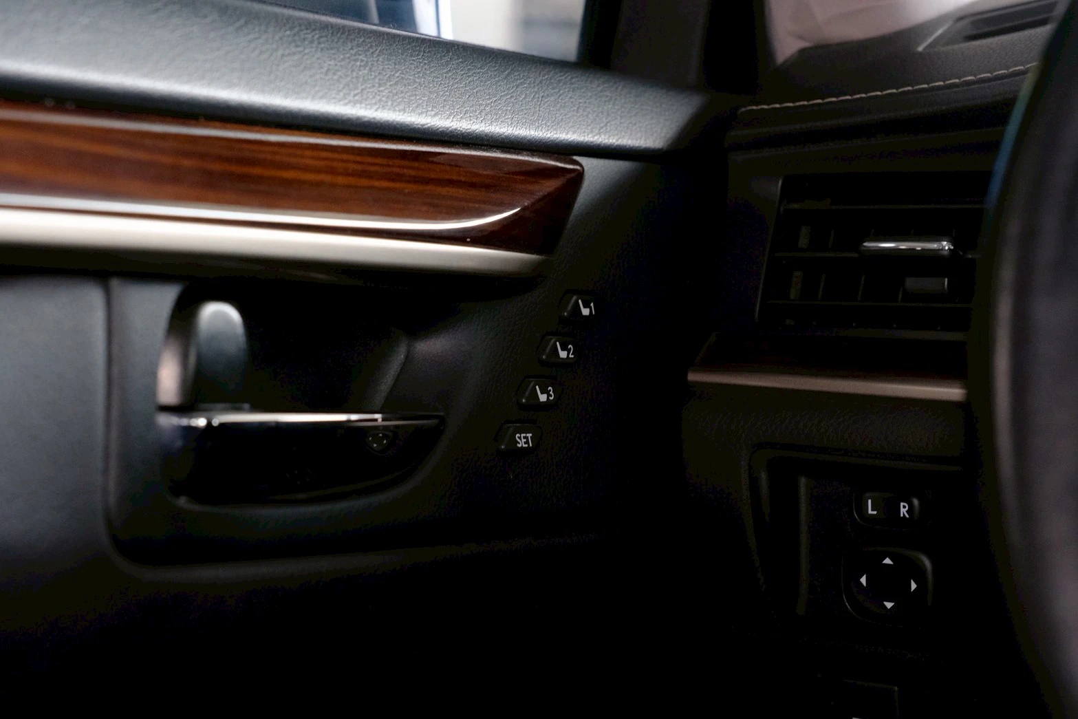 ⚪ 2016 Lexus ES200 頂級版 黑色