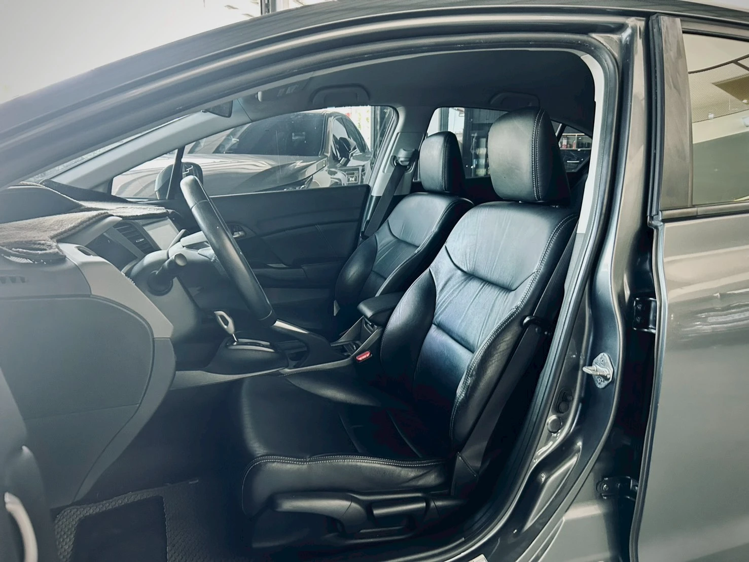 ⚪ 2013 Honda Civic 1.8 VTi 灰色