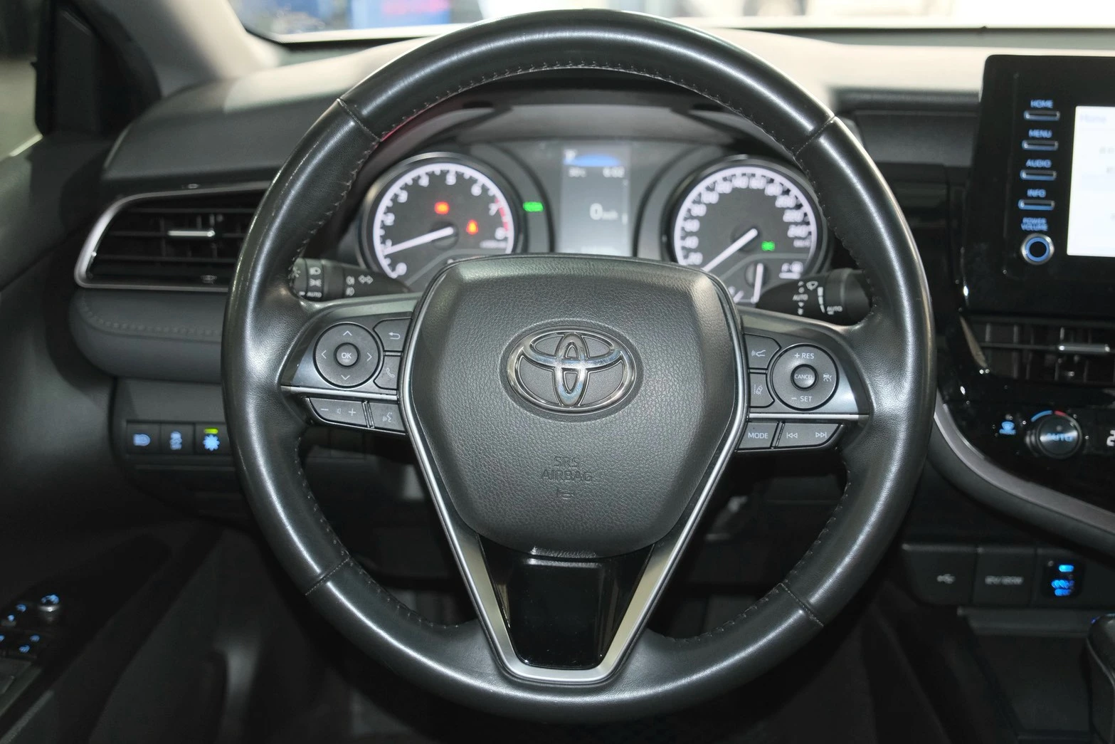 ⚪ 2021 Toyota Camry 2.0 尊爵版 黑色