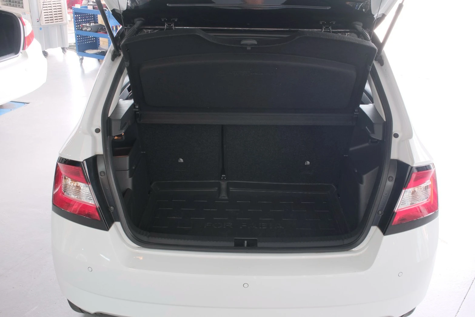 ⚪ 2018 Skoda Fabia 1.0 TSI 白色