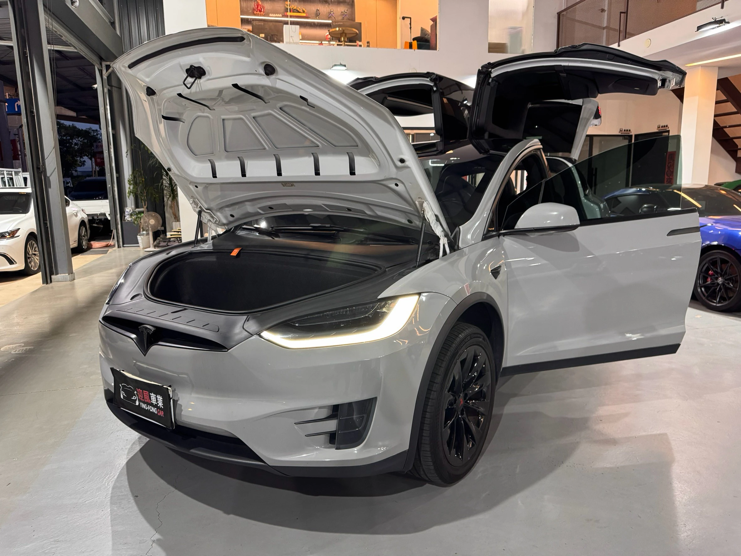 ⚪ 2020 Tesla Model X Performance 白色（水泥灰車衣）