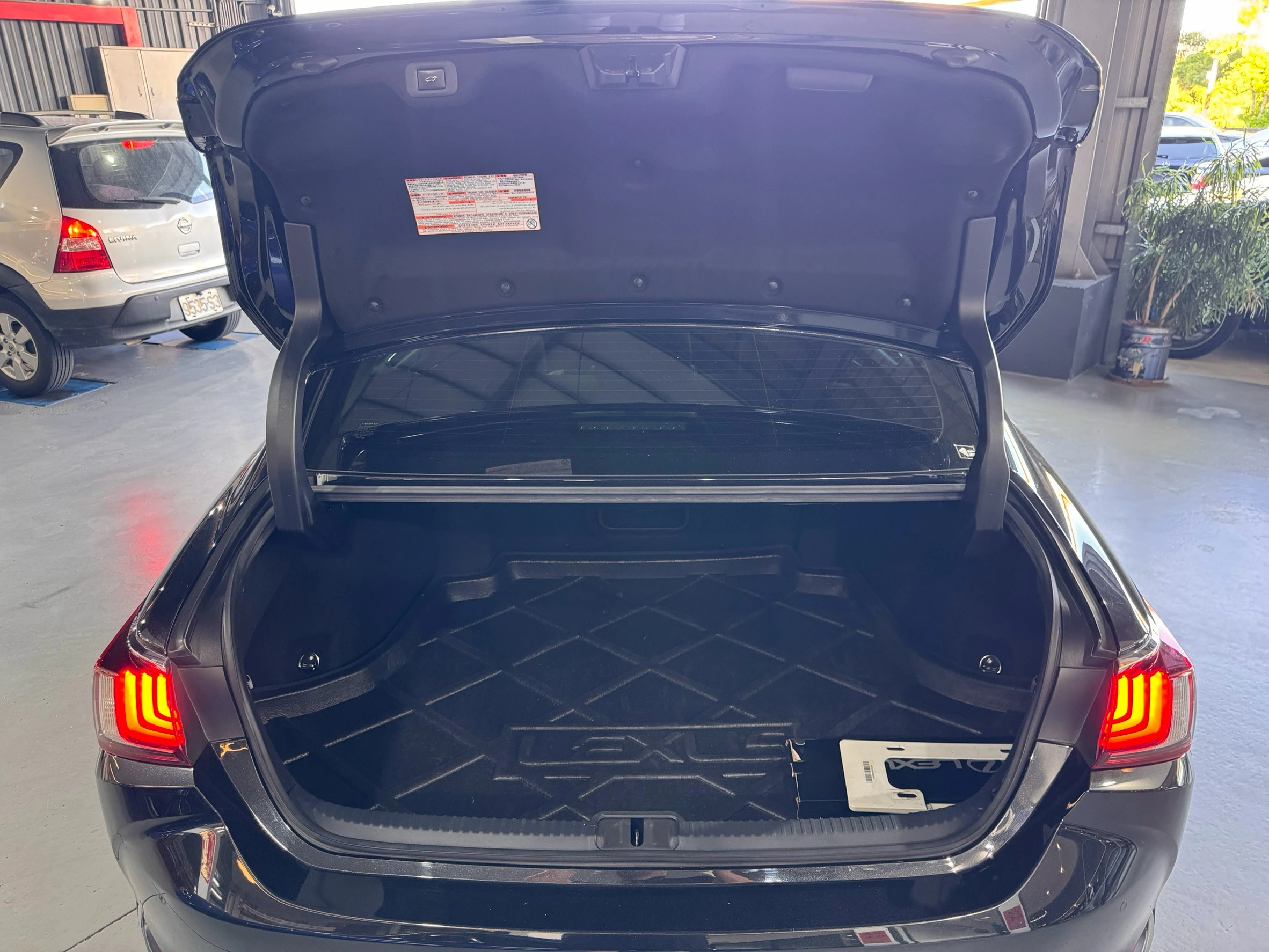 ⚪ 2020 Lexus ES300h 旗艦版 黑色