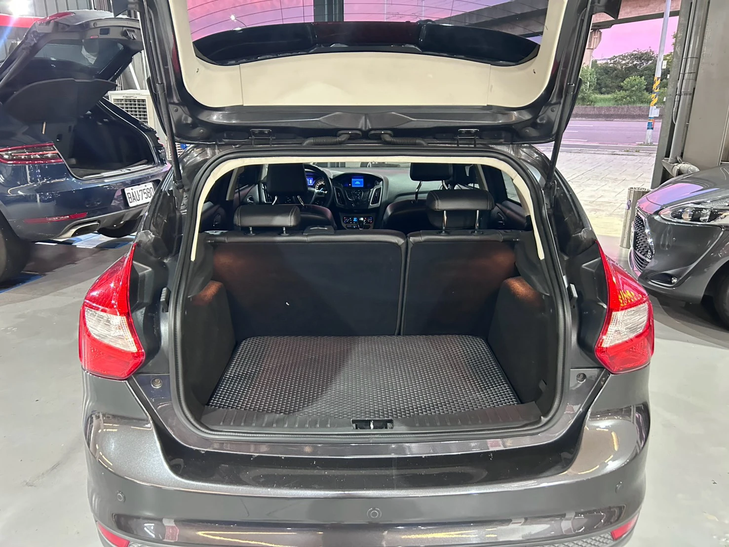 ⚪ 2013 Ford Focus 5D 2.0 汽油時尚經典型 黑色