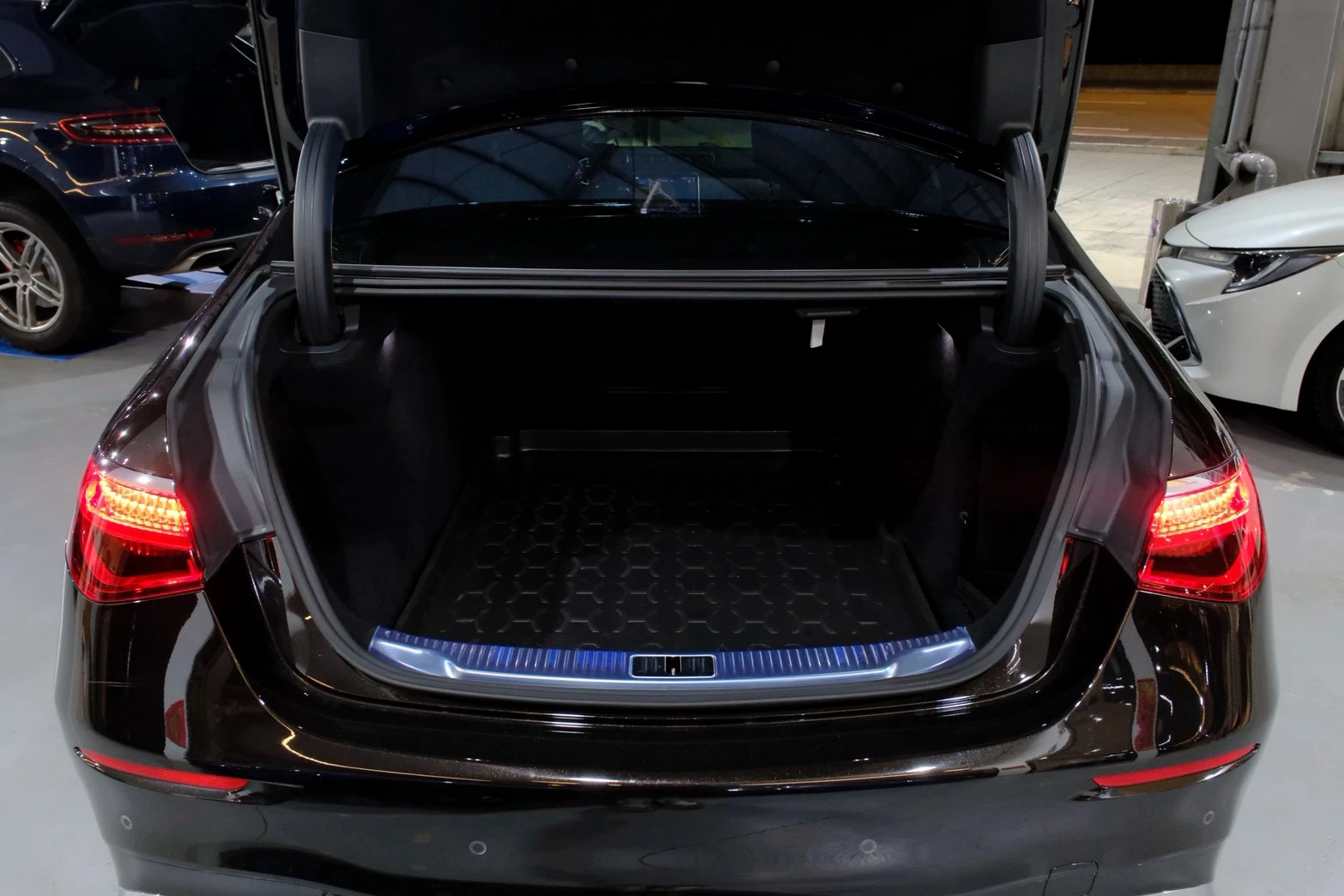 ⚪ 2023 M-Benz S-Class S350d 黑色