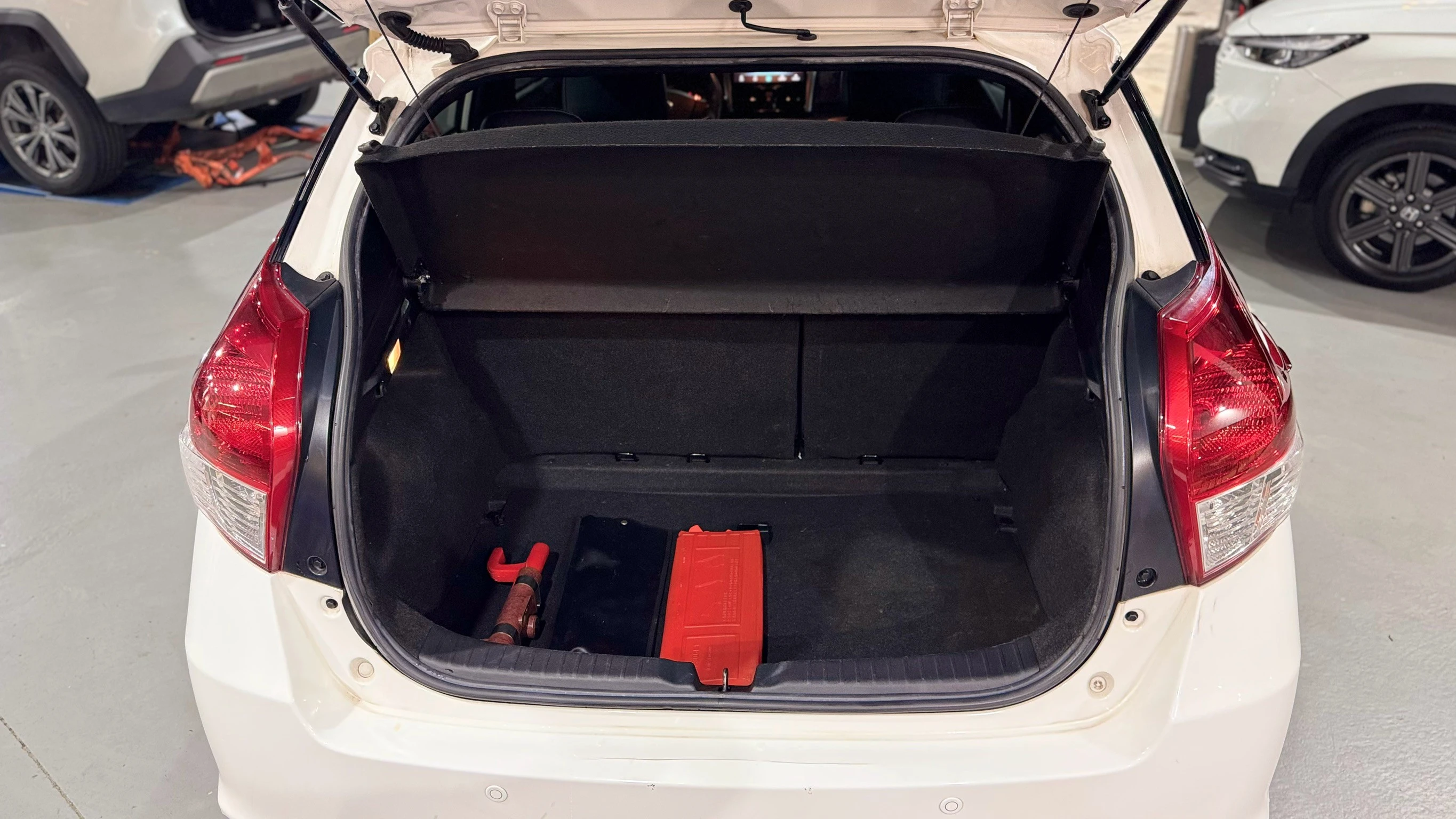 ⚪ 2014 Toyota Yaris 1.5 經典版 白色