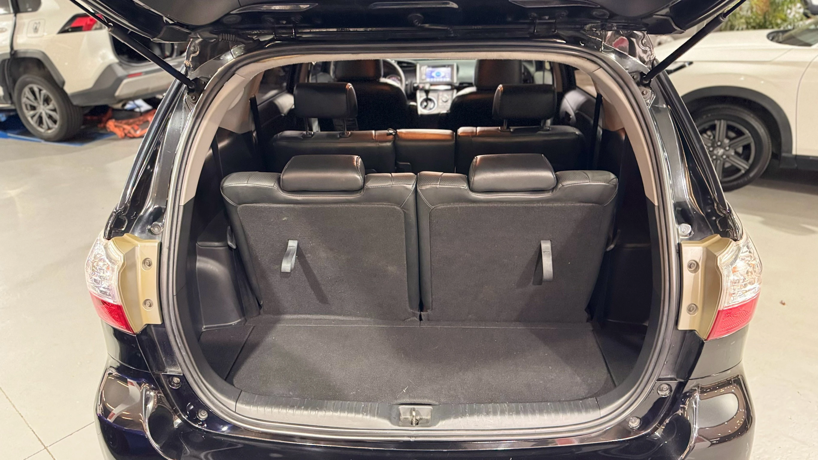 ⚪ 2010 Toyota Wish 2.0 J 黑色