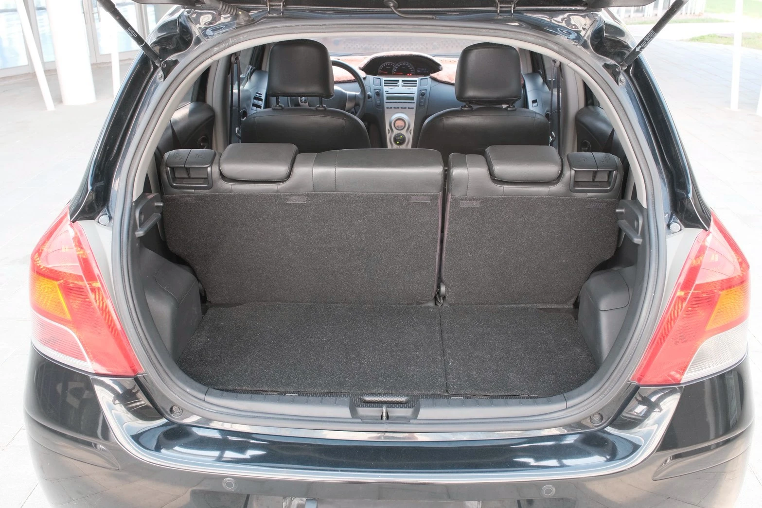 ⚪ 2009 Toyota Yaris 1.5 G 黑色
