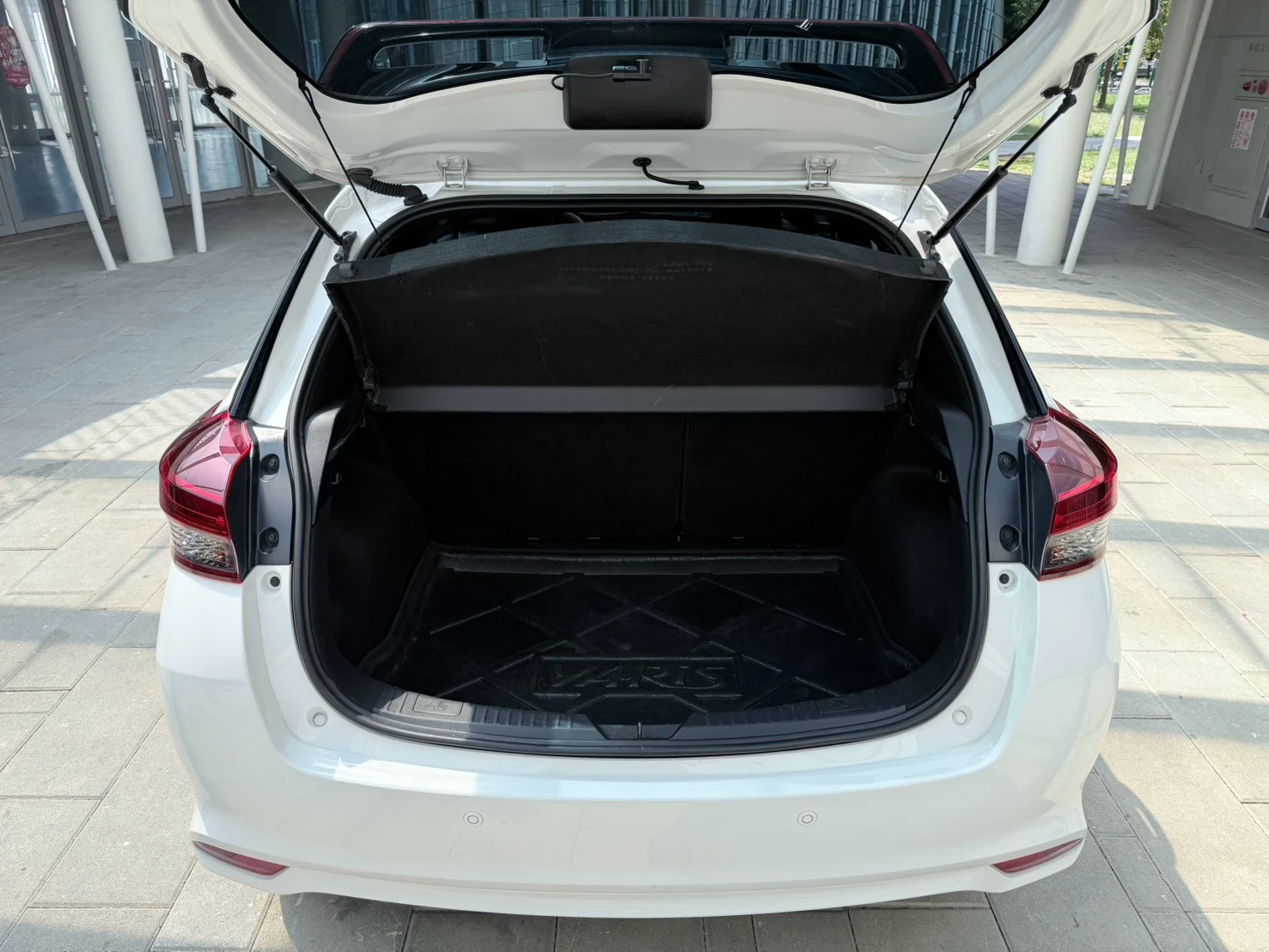 ⚪ 2020 Toyota Yaris 1.5 S版 白色