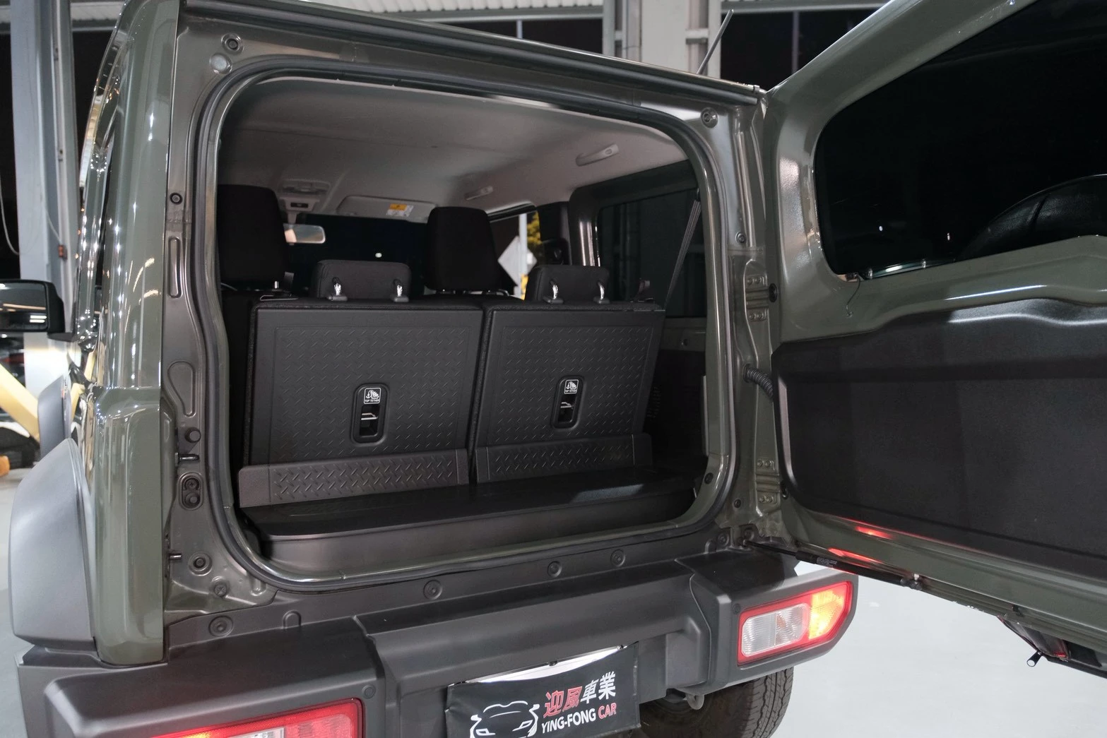 ⚪ 2025 Suzuki Jimny 1.5 GLX 軍綠色
