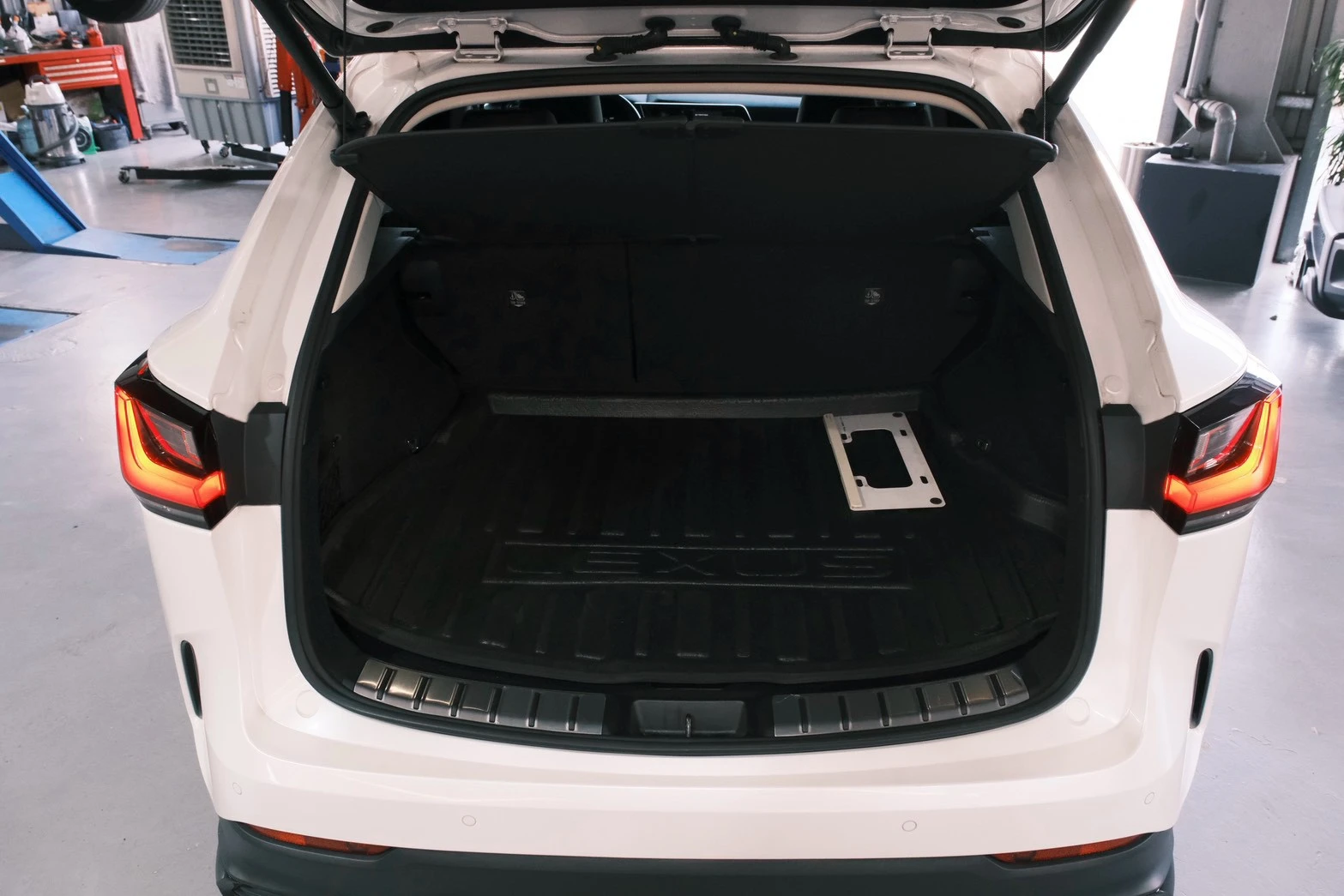 ⚪ 2023 Lexus NX200 豪華版 白色