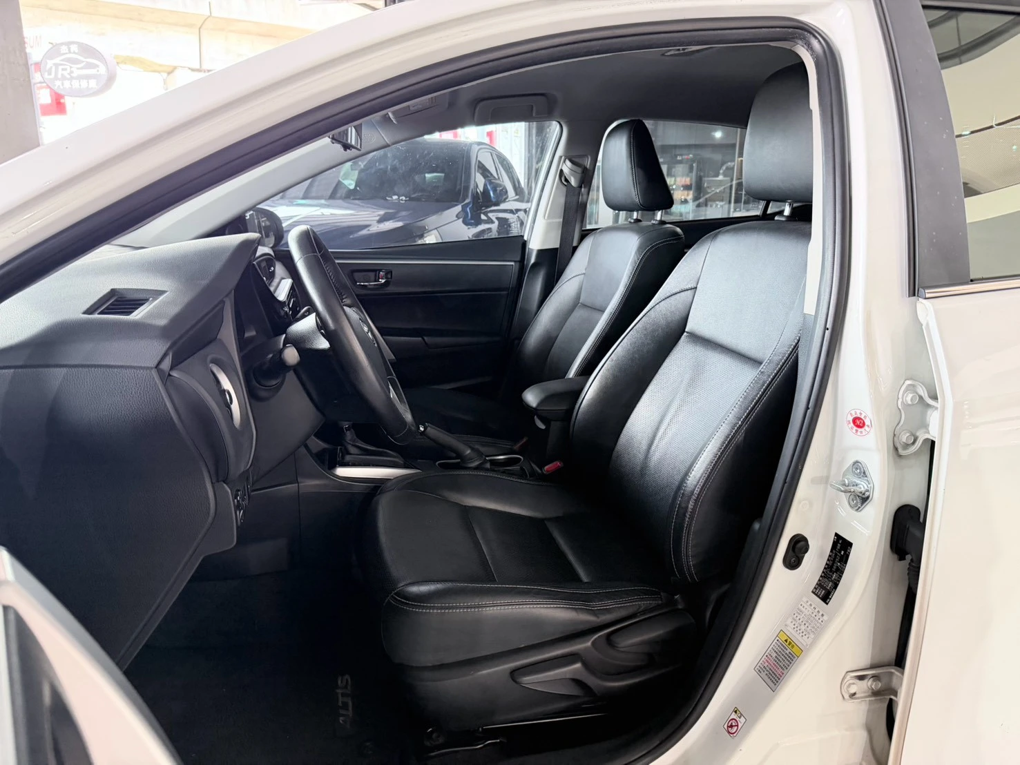 ⚪ 2017 Toyota Corolla Altis 1.8 豪華版 白色