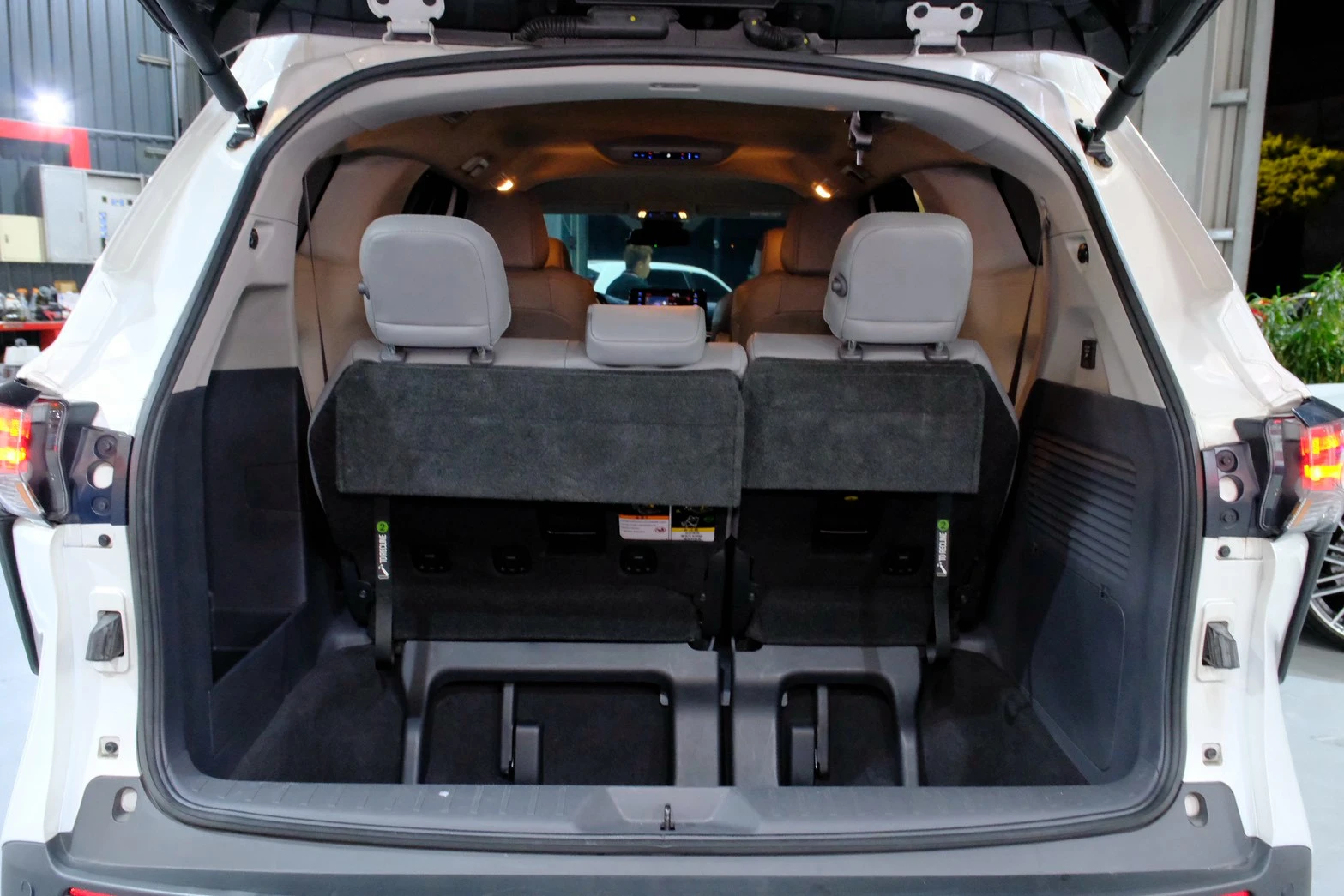 ⚪ 2022 Toyota Sienna 2.5 Hybrid 旗艦版 白色