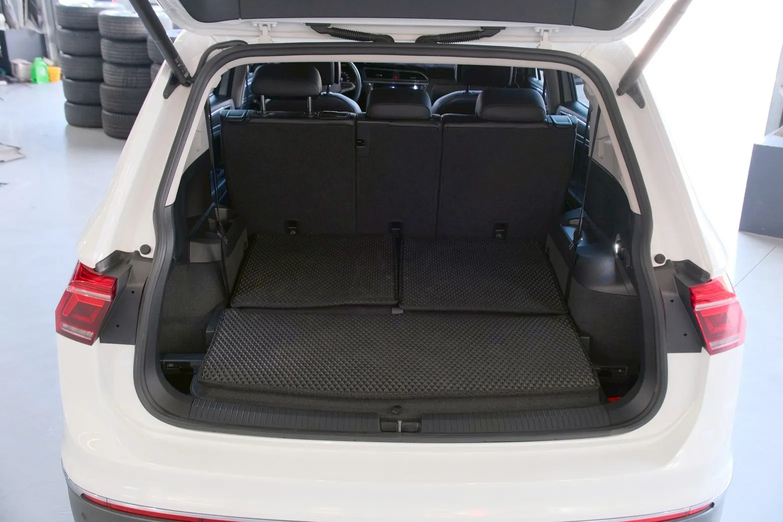 ⚪ 2024 Volkswagen Tiguan 330 TSI 白色