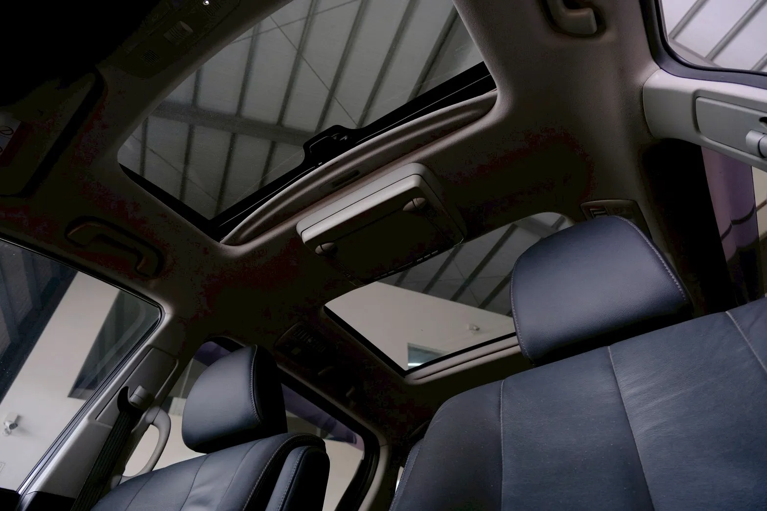 ⚪ 2015 Toyota Previa 2.4 豪華版 灰色