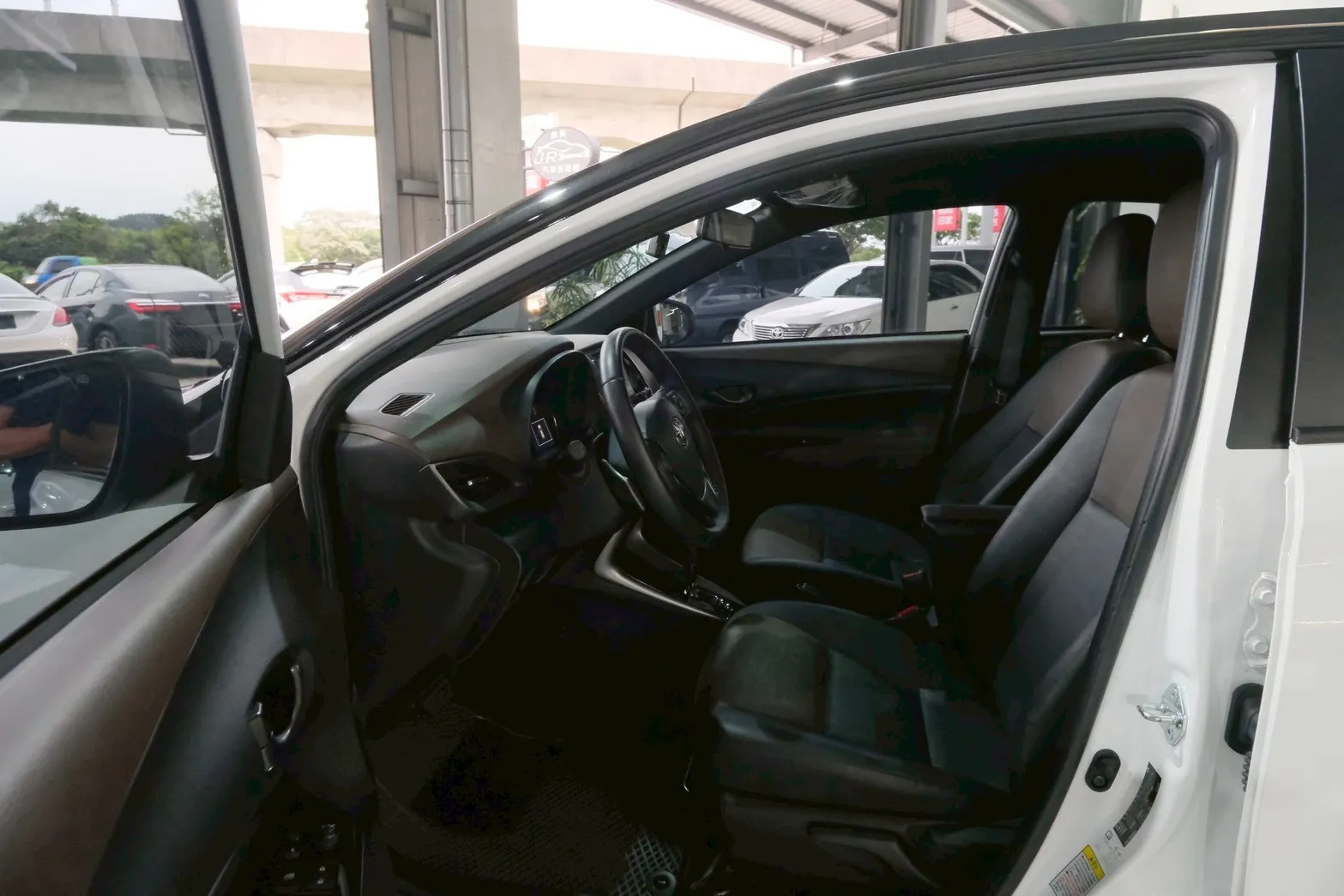 ⚪ 2021 Toyota Yaris Crossover 1.5 豪華版 白色