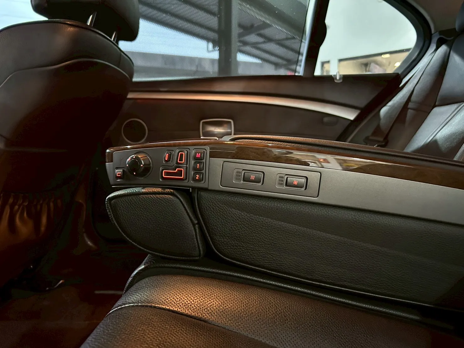 ⚪ 2006 BMW 7 Series 740Li 黑色