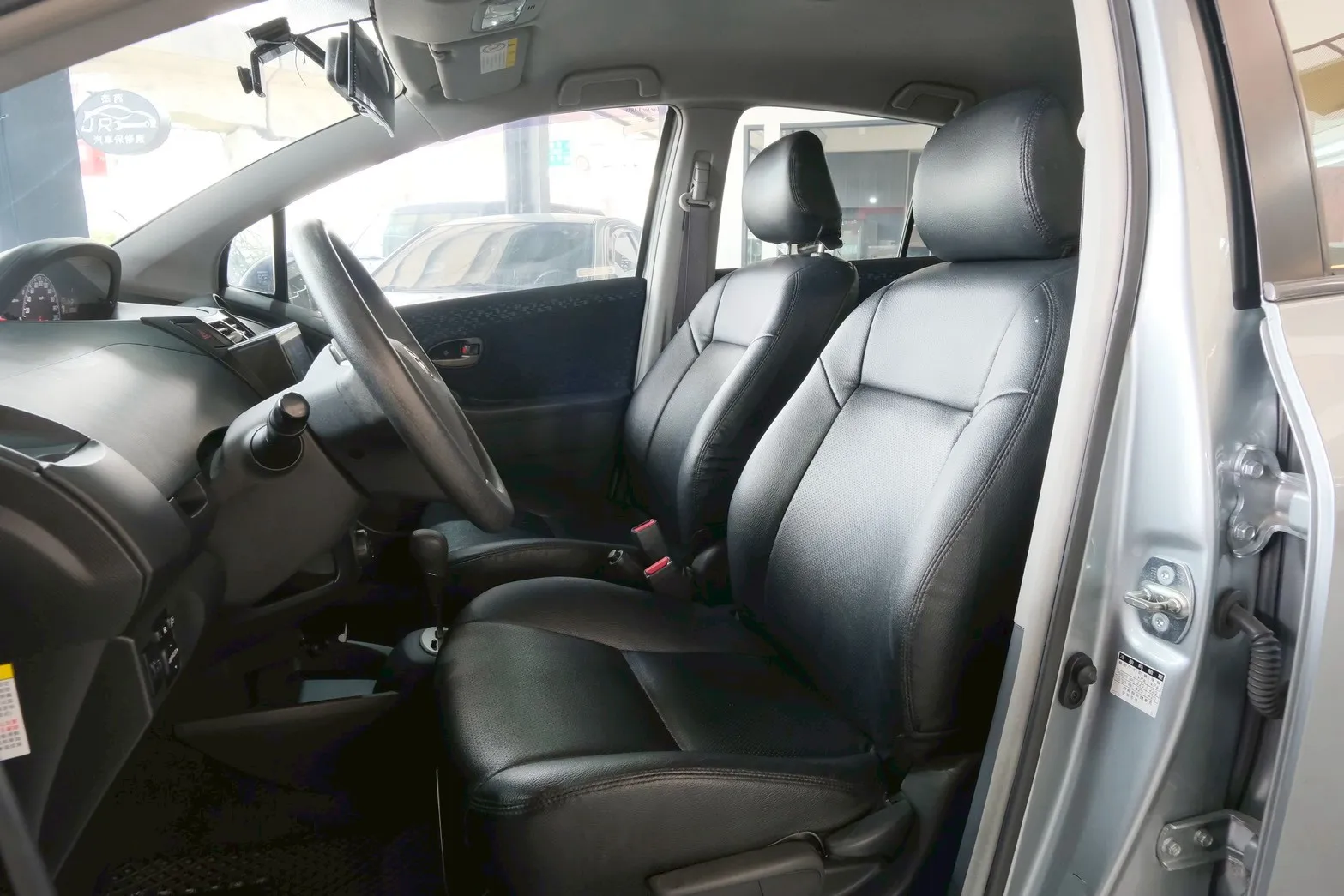 ⚪ 2010 Toyota Yaris 1.5G 灰色