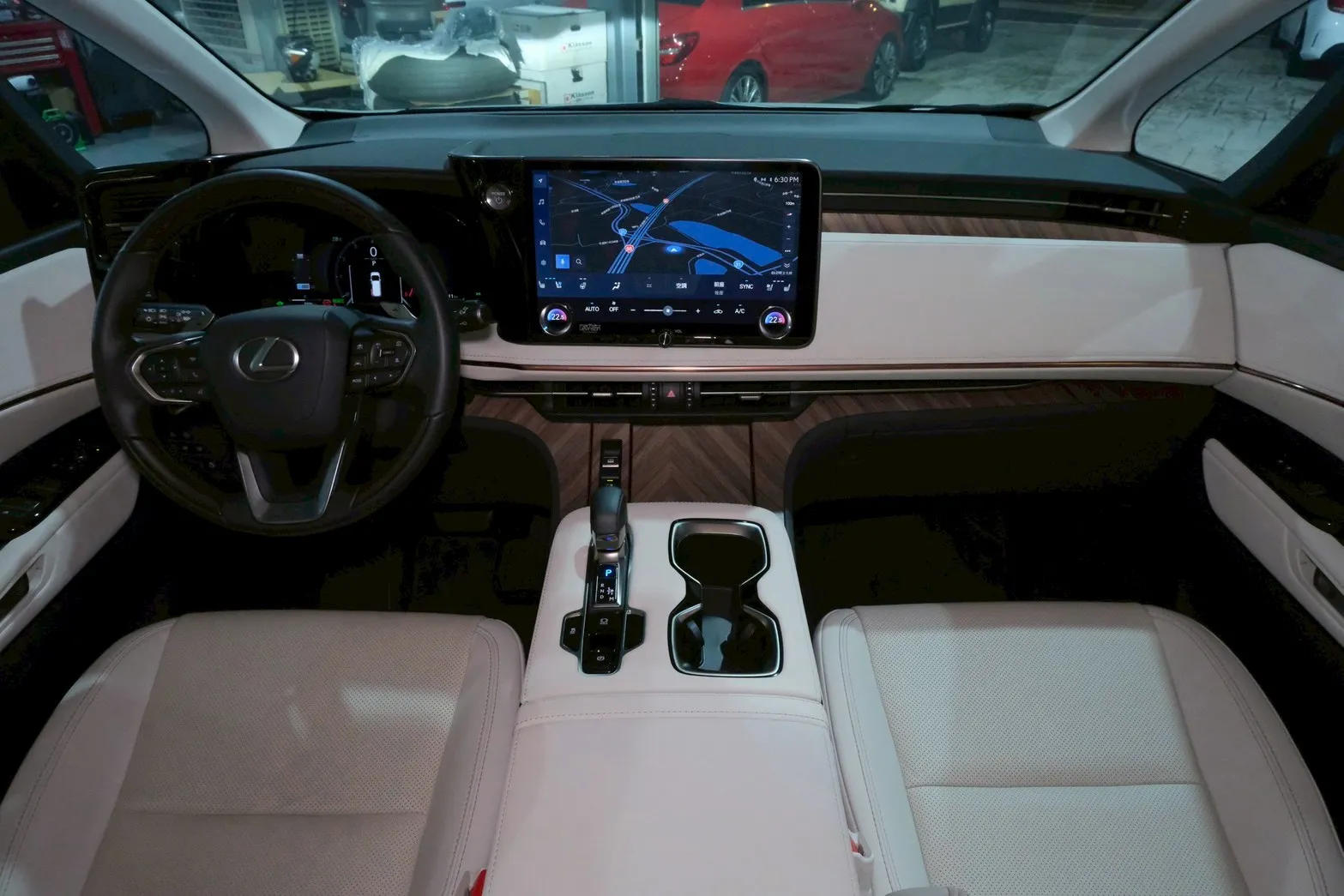 ⚪ 2025 Lexus LM 500h 四人座 白色