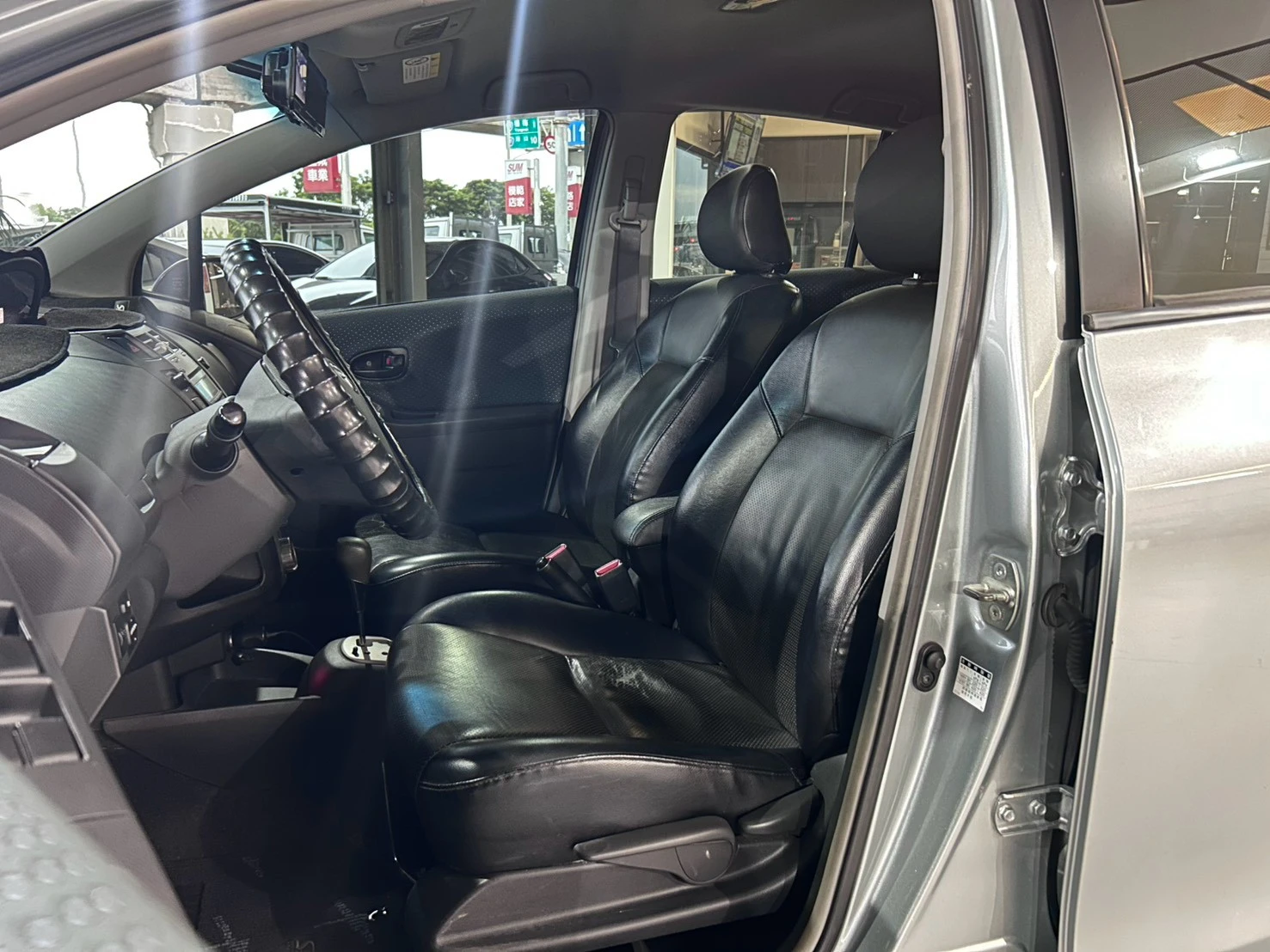 ⚪ 2011 Toyota Yaris 1.5 E 灰色