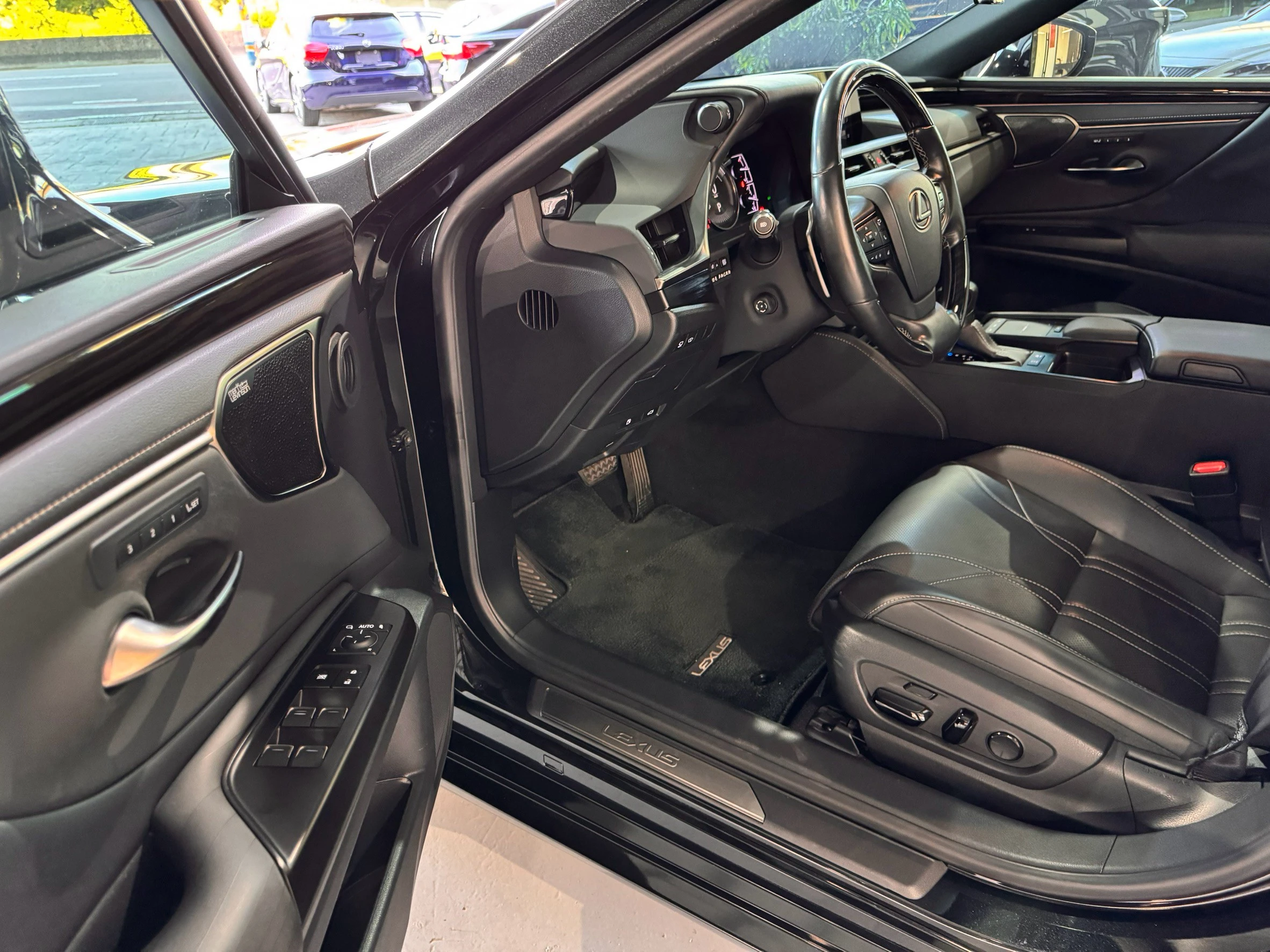 ⚪ 2020 Lexus ES300h 旗艦版 黑色